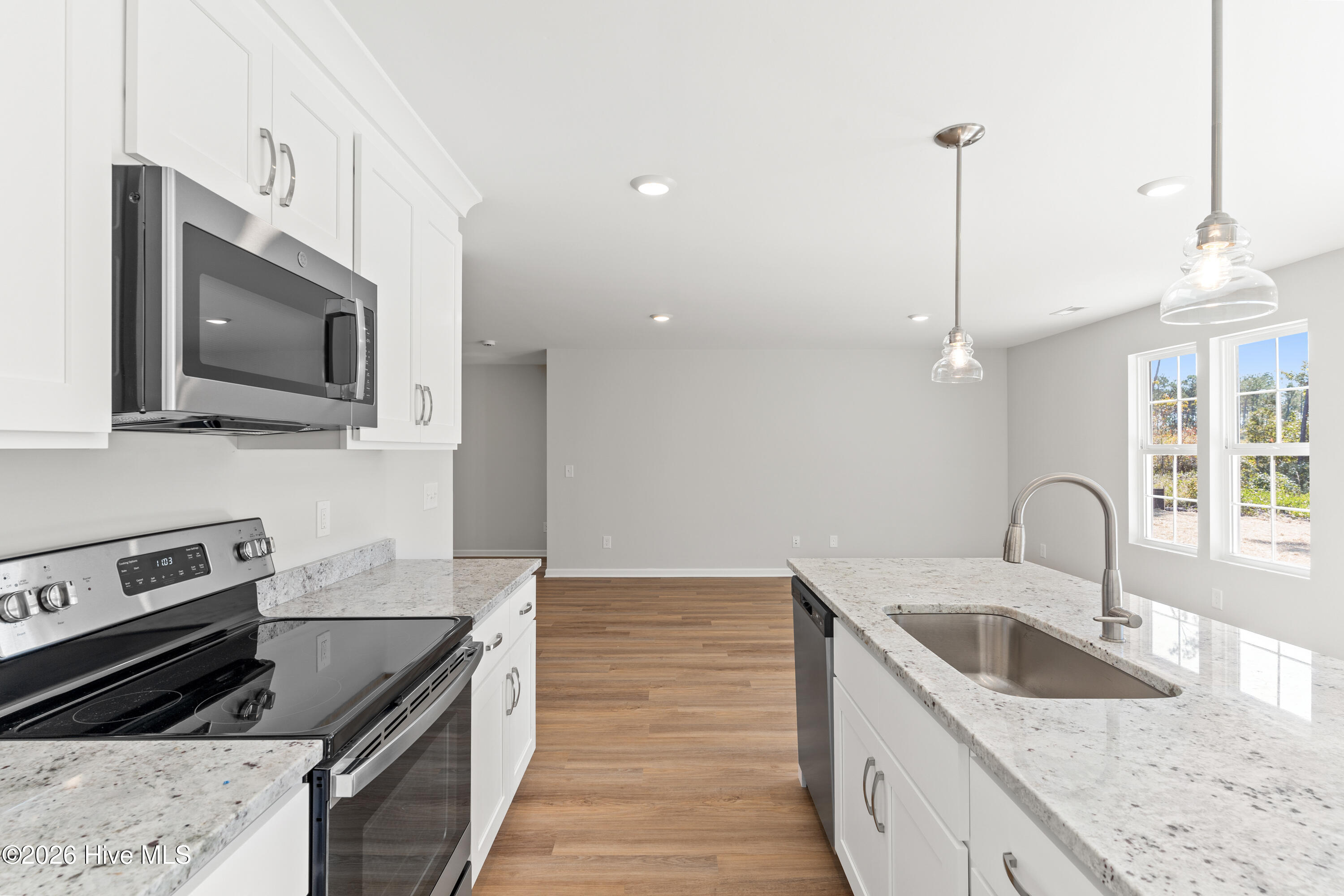 100554240 | Photo 22