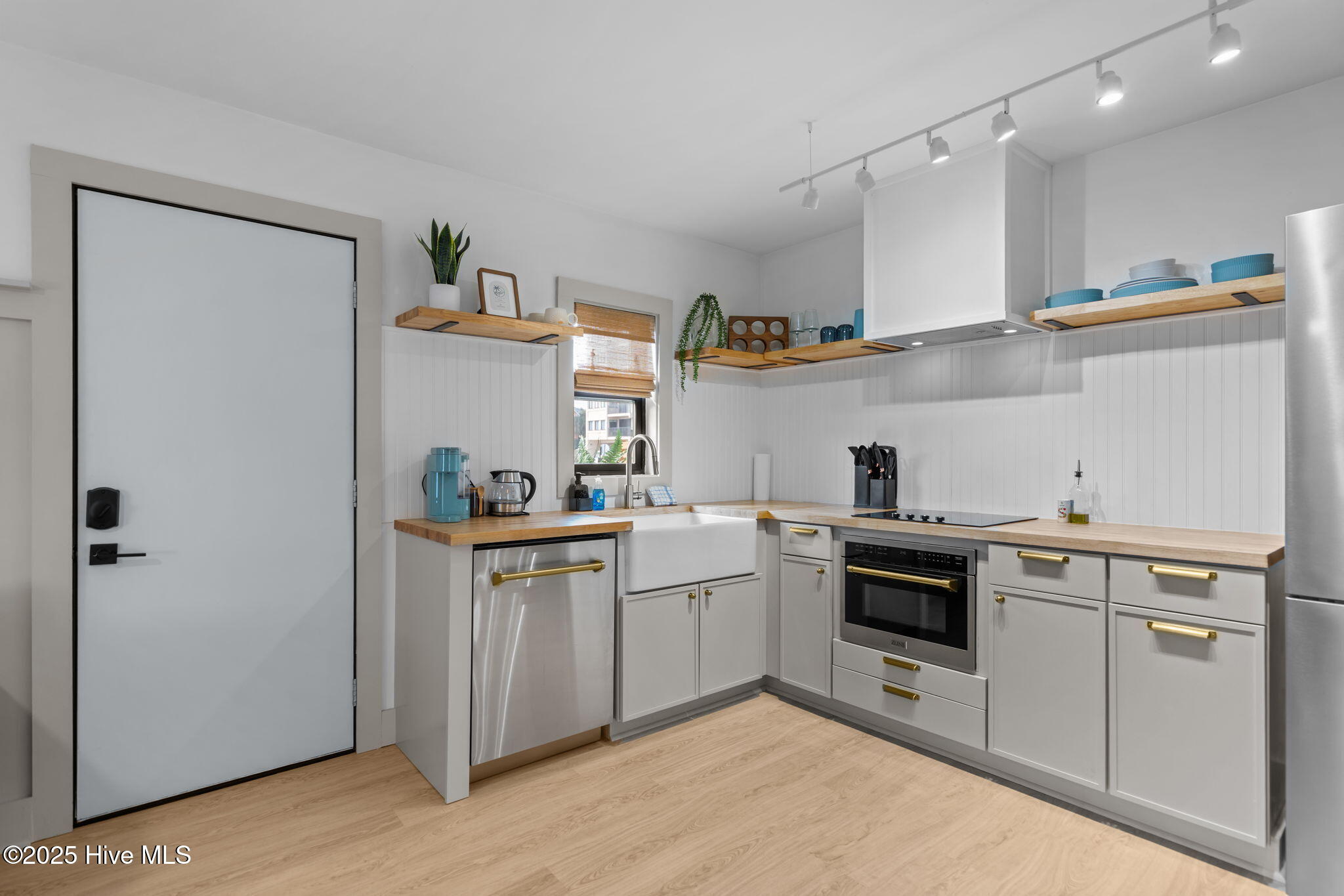 100534749 | Photo 52