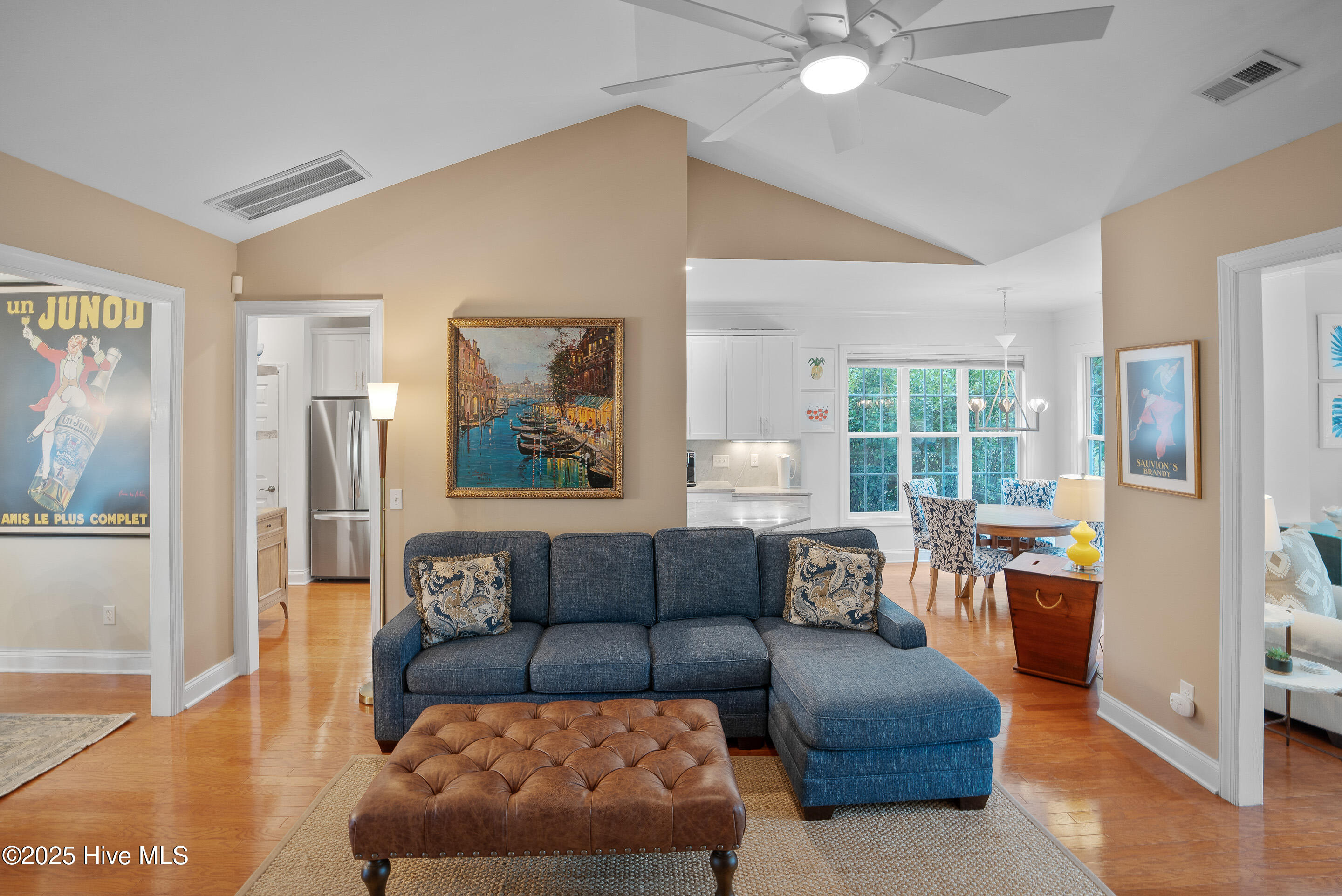 100526851 | Photo 11