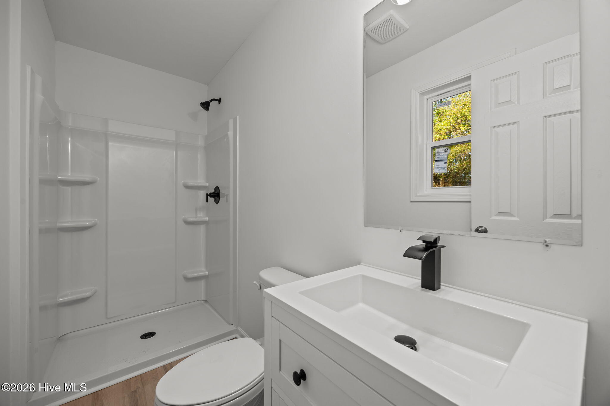 100548190 | Photo 18