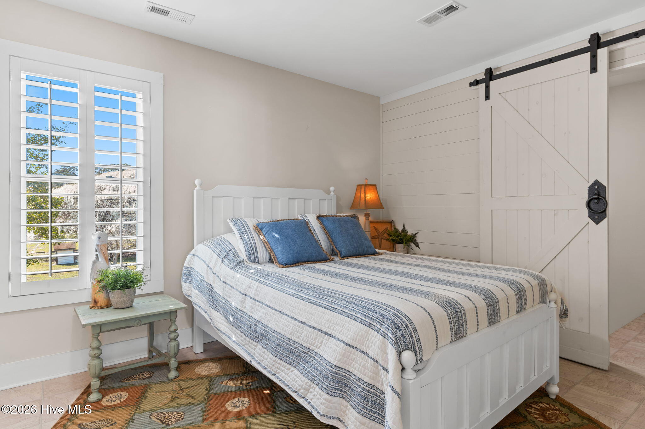 100560331 | Photo 26