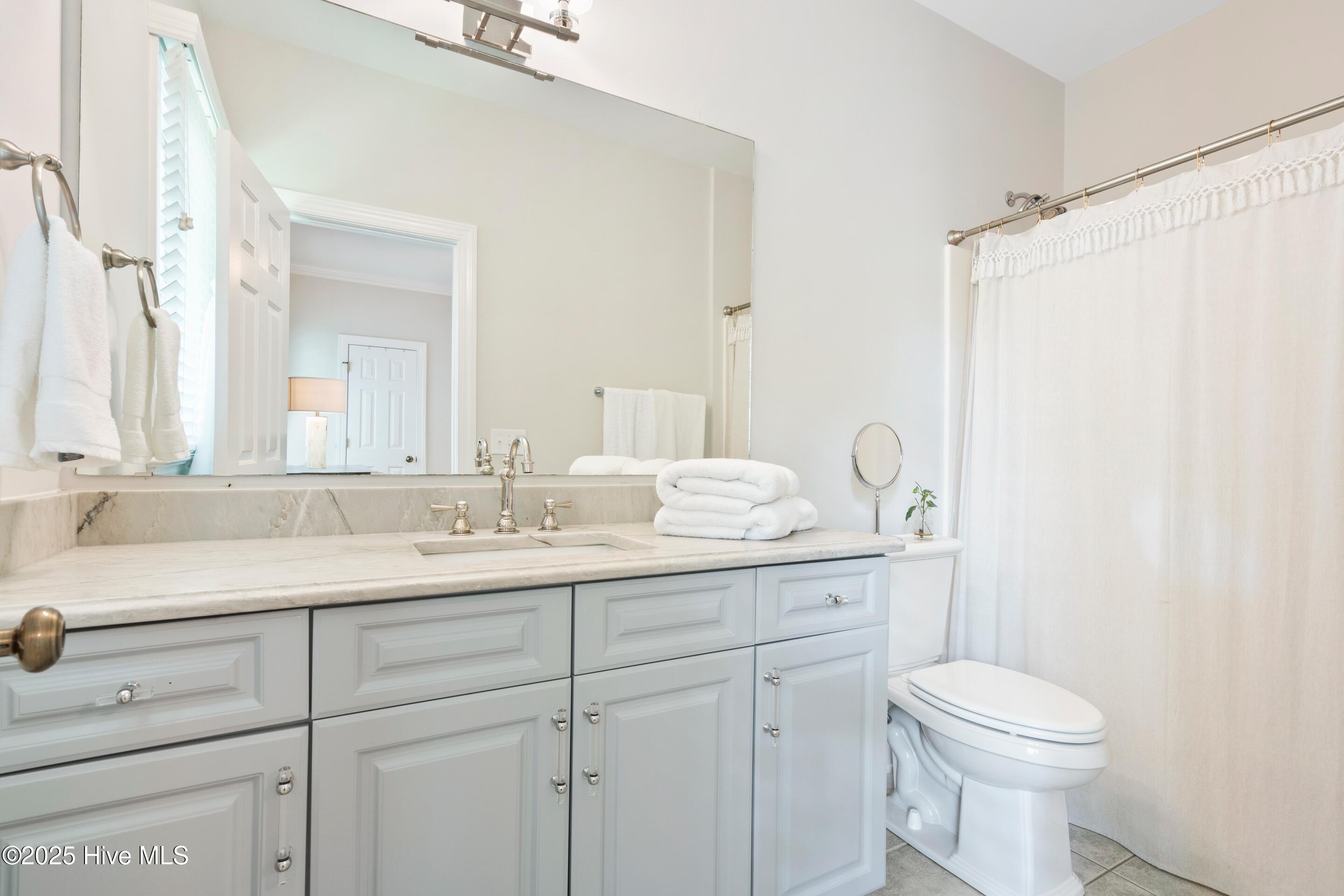 100520389 | Photo 56