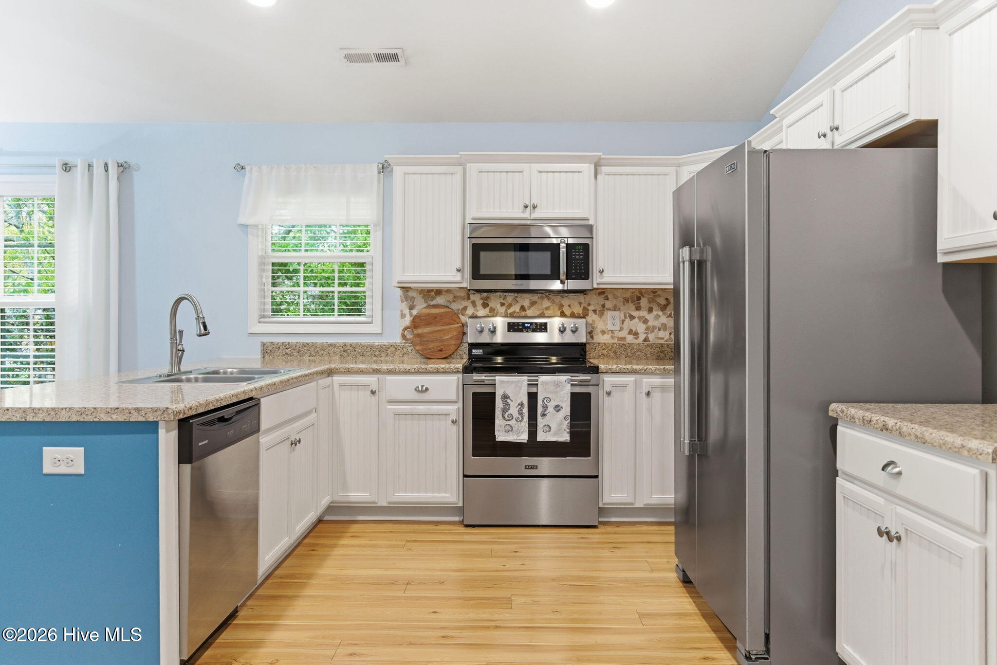 100570095 | Photo 15