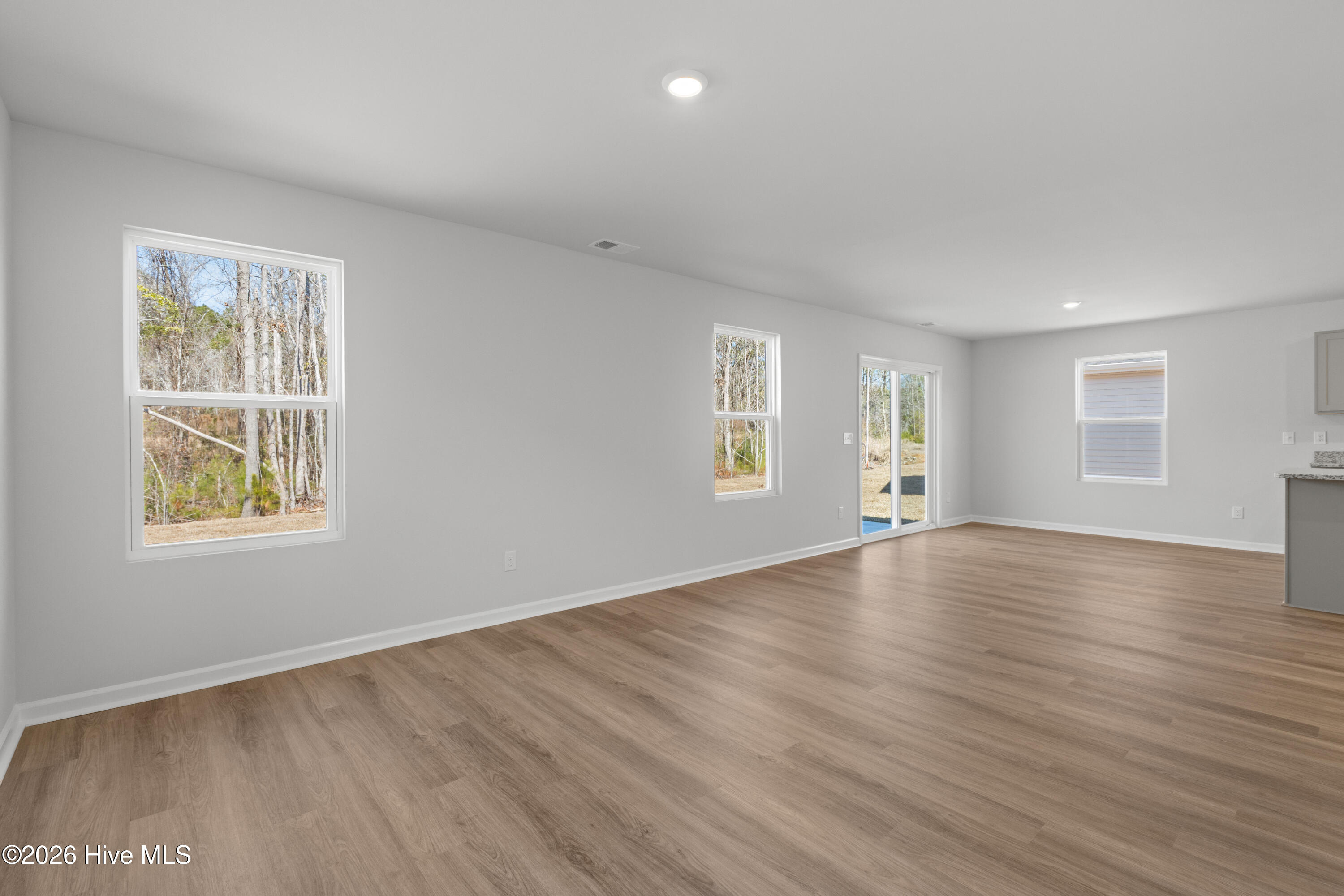 100552120 | Photo 14