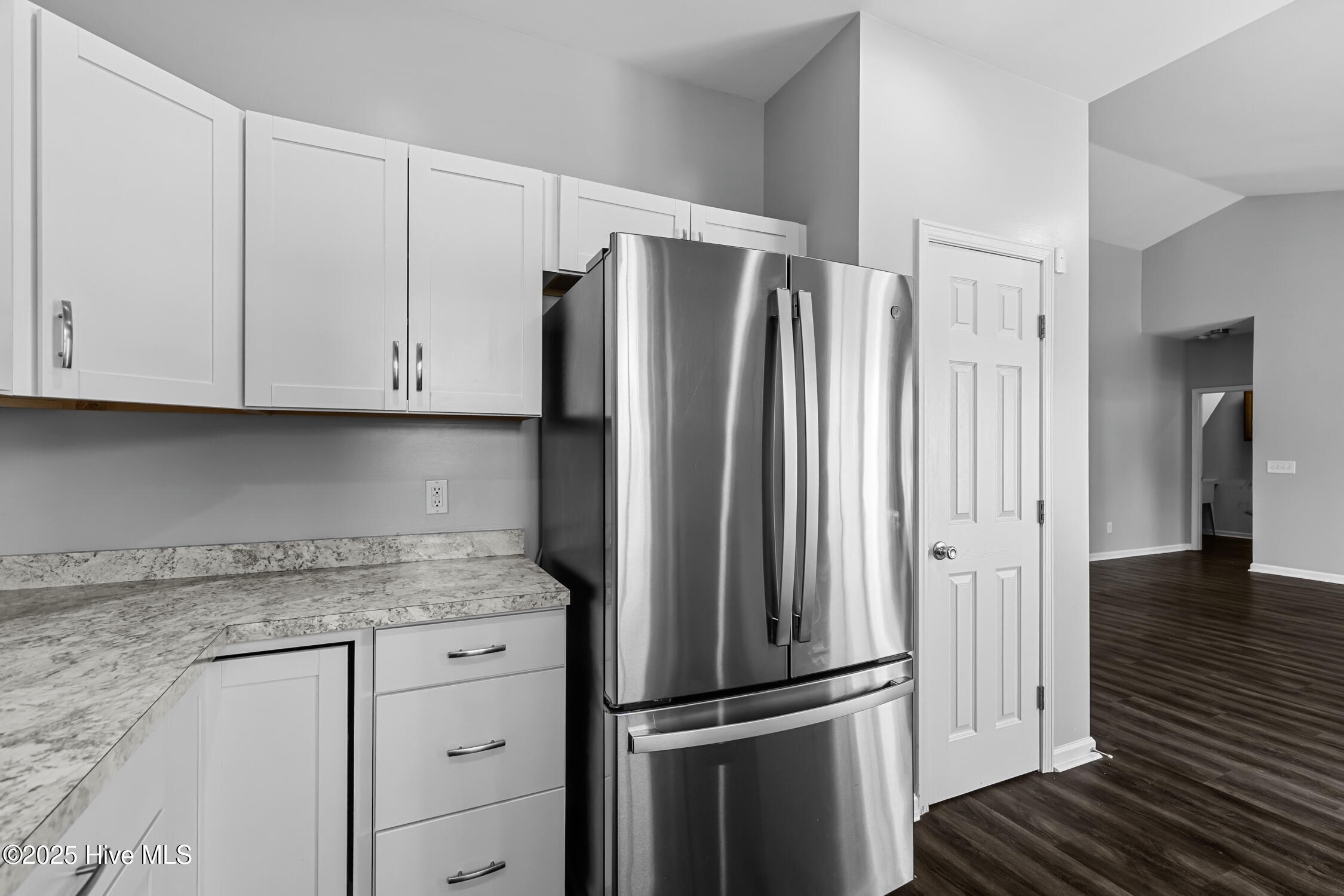 100545570 | Photo 12