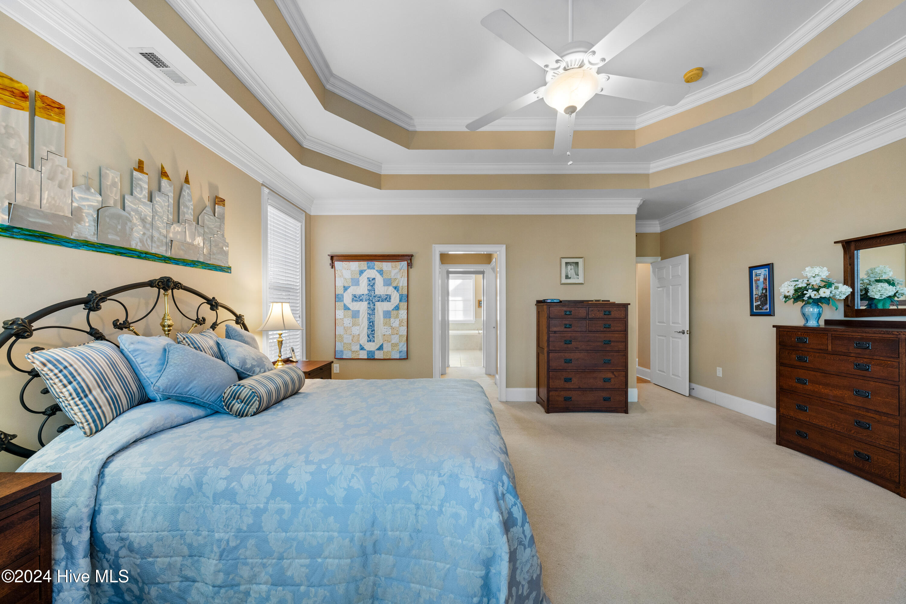 100480816 | Photo 38