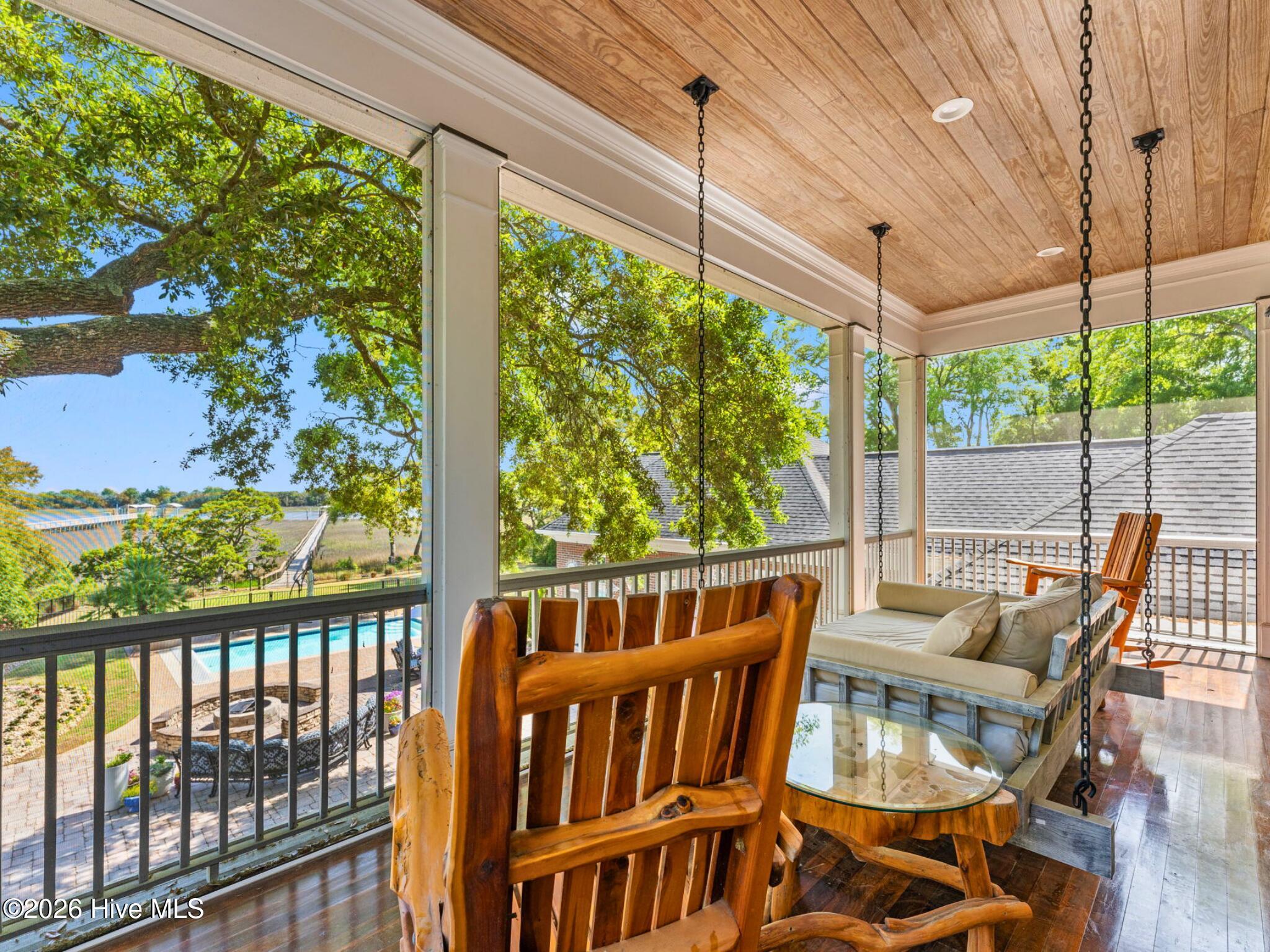 100568629 | Photo 48