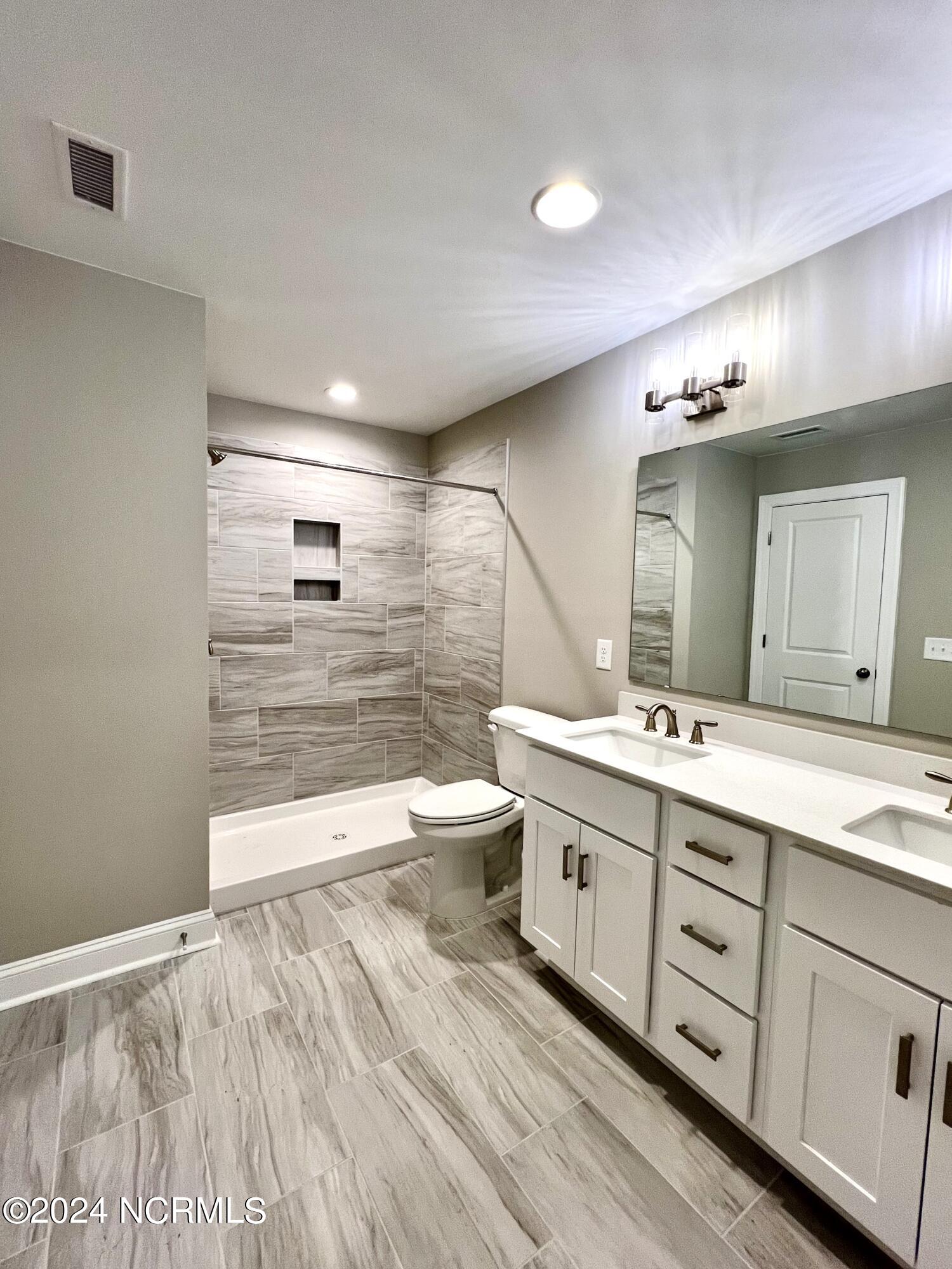 100537715 | Photo 10