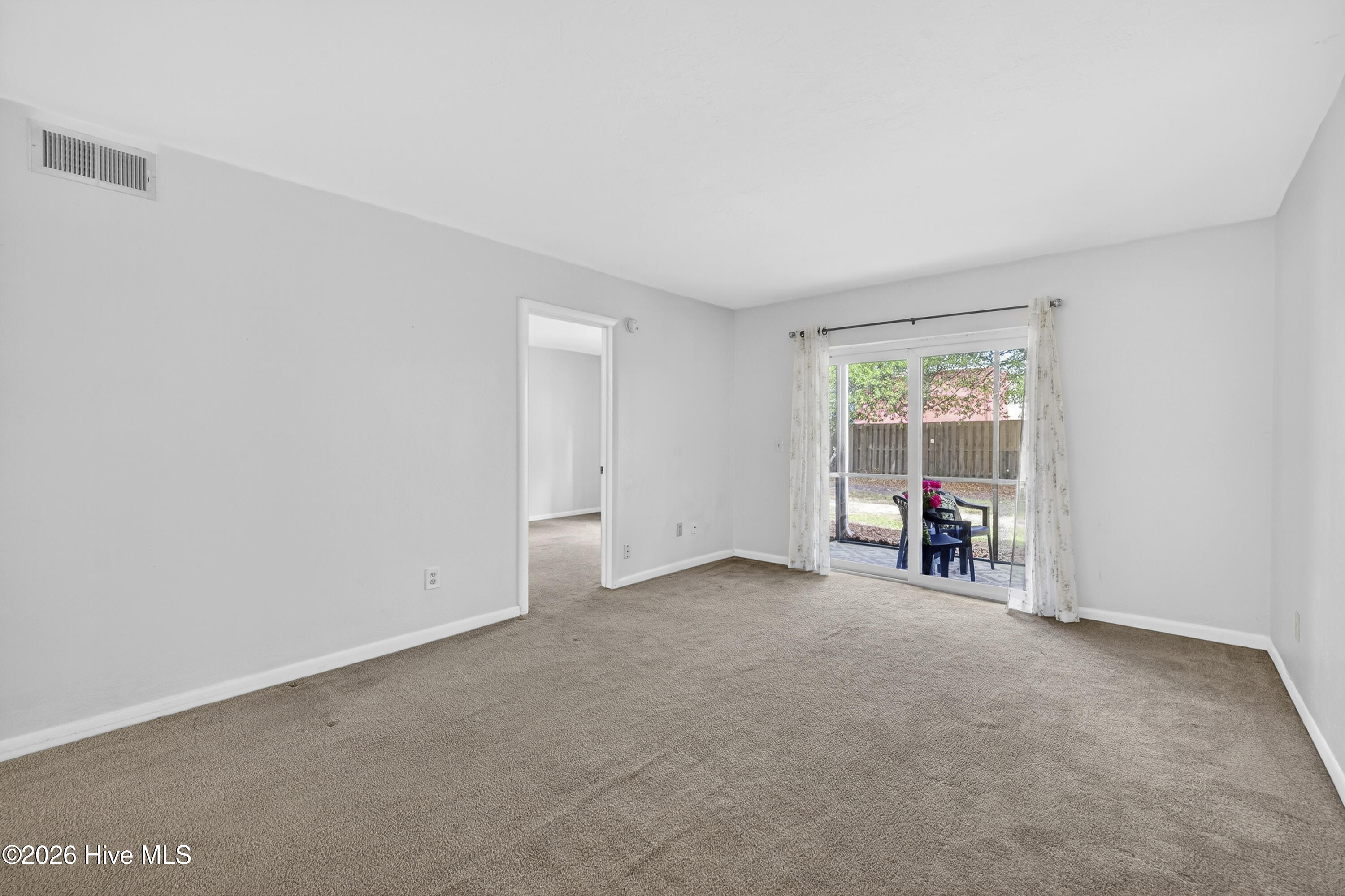 100565573 | Photo 20