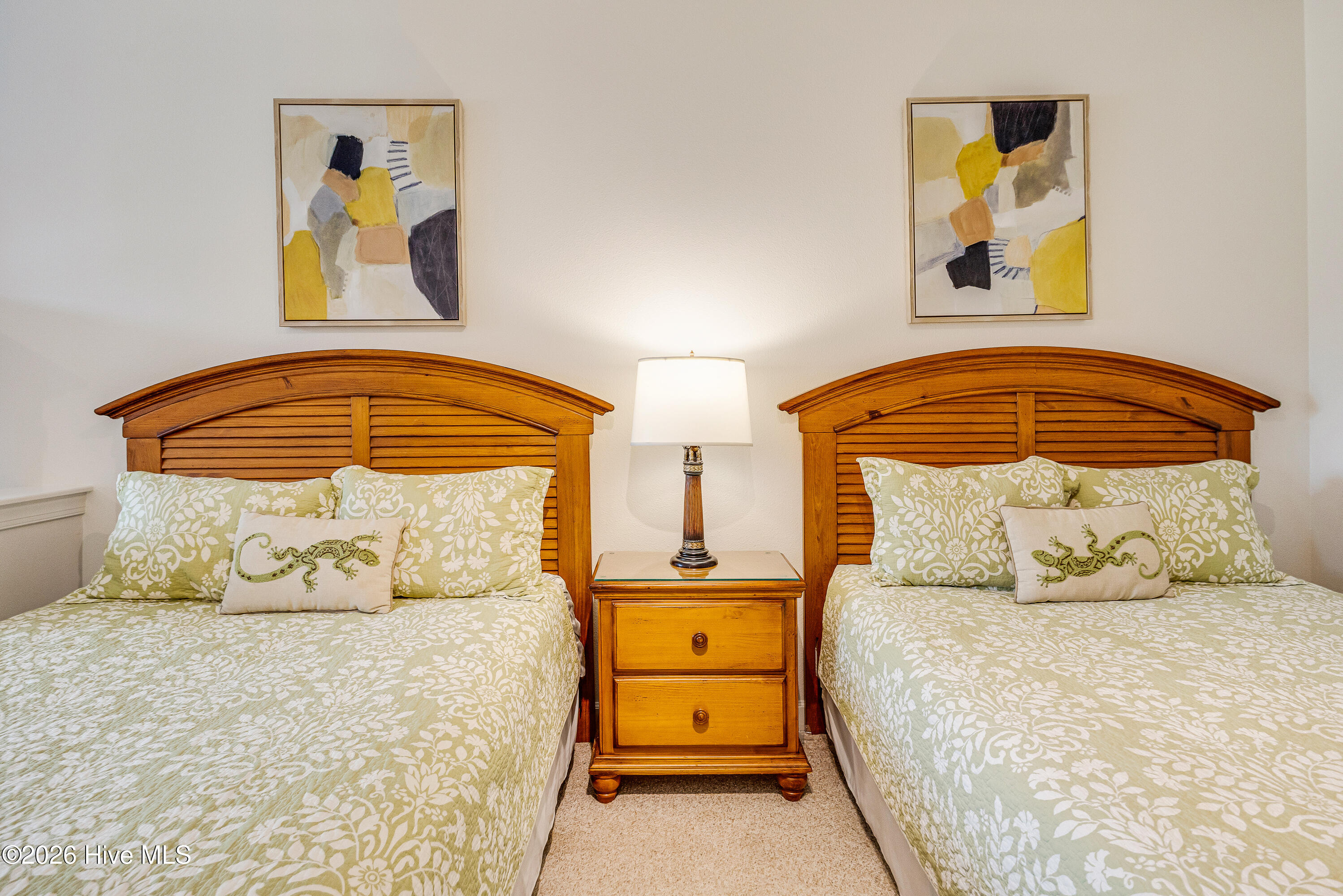 100561043 | Photo 32