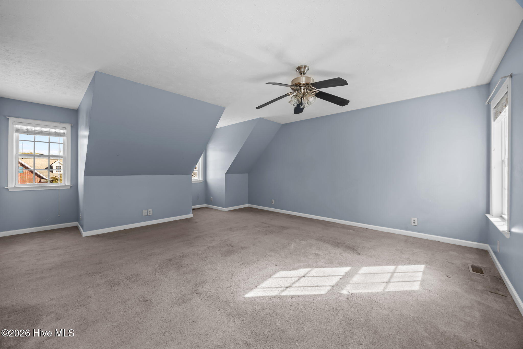 100549557 | Photo 24