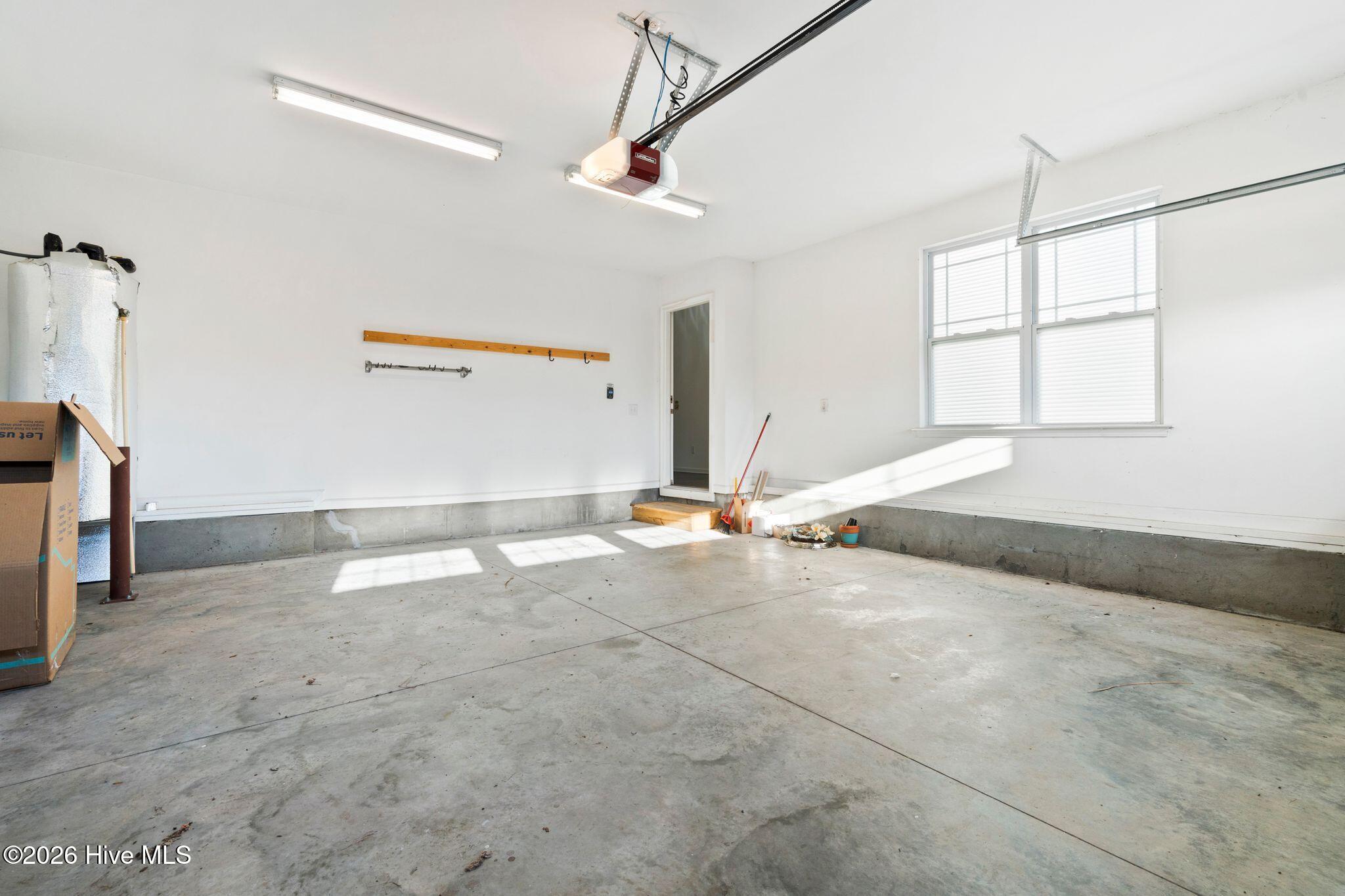 100564909 | Photo 34