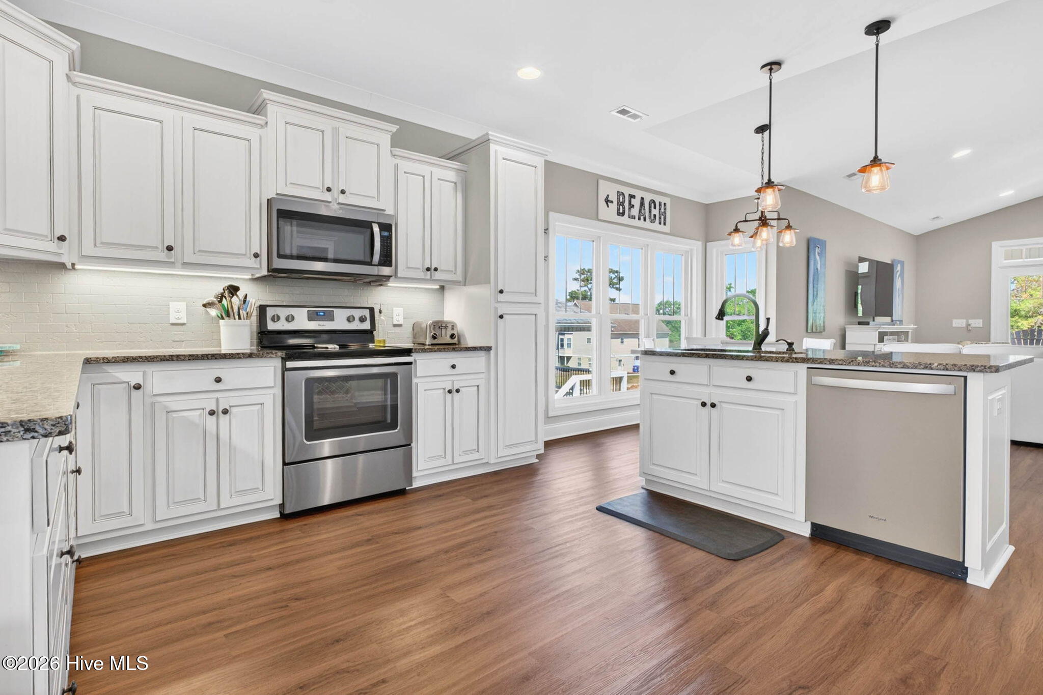 100568136 | Photo 11