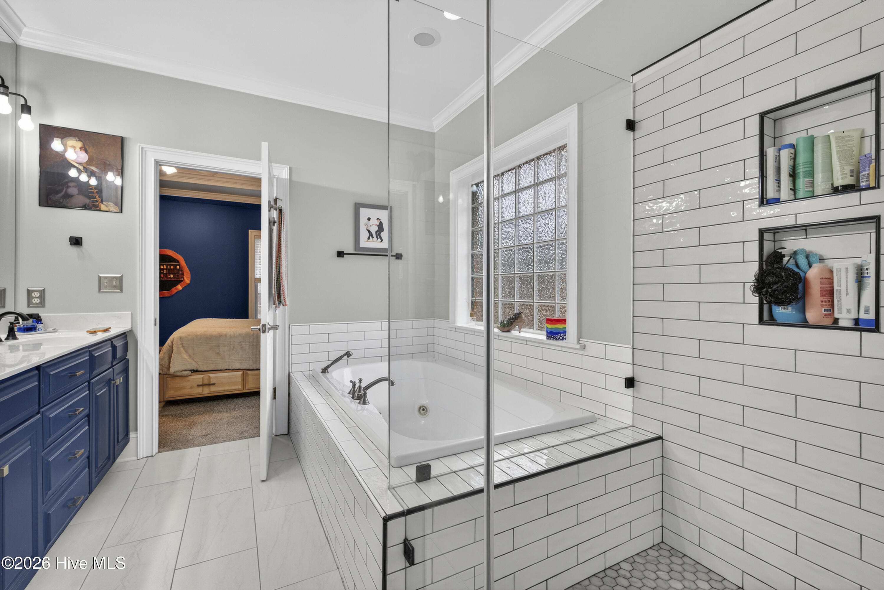 100557887 | Photo 56