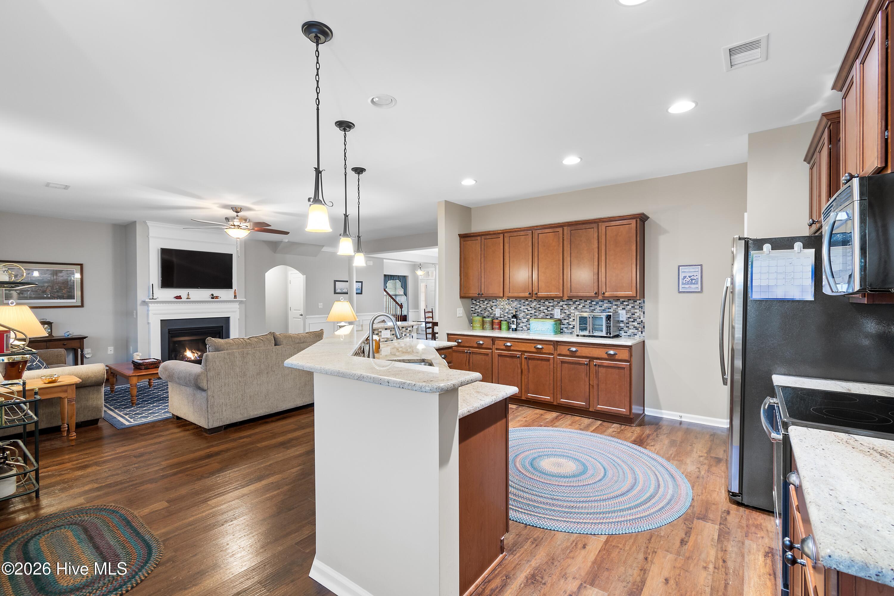 100553294 | Photo 15