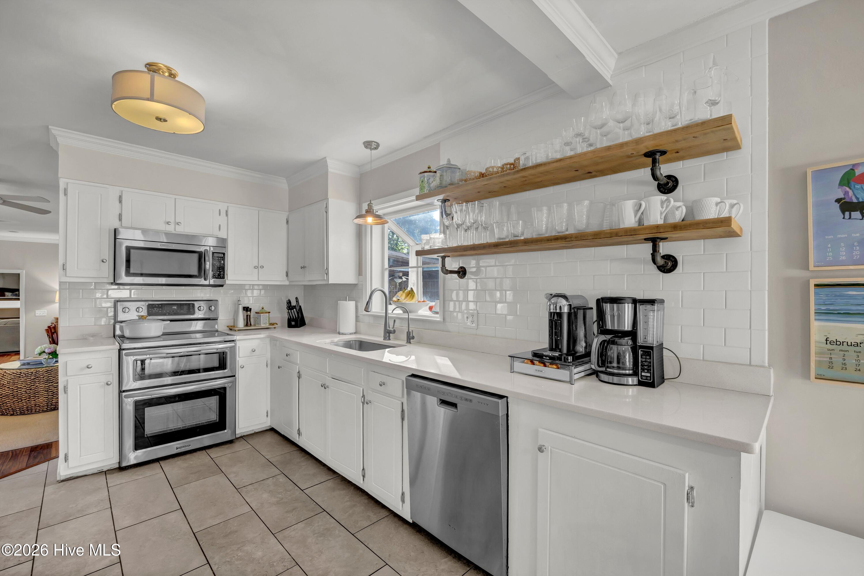 100547947 | Photo 15