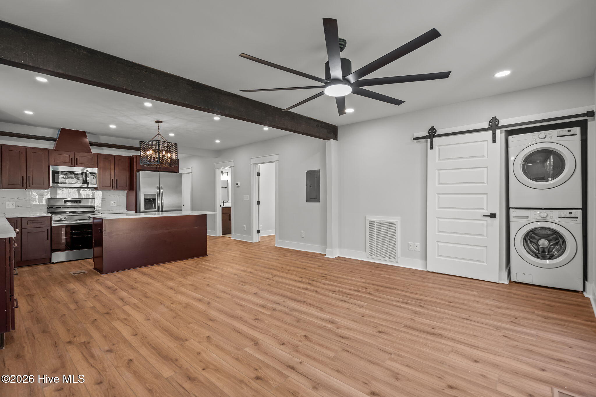 100550651 | Photo 18