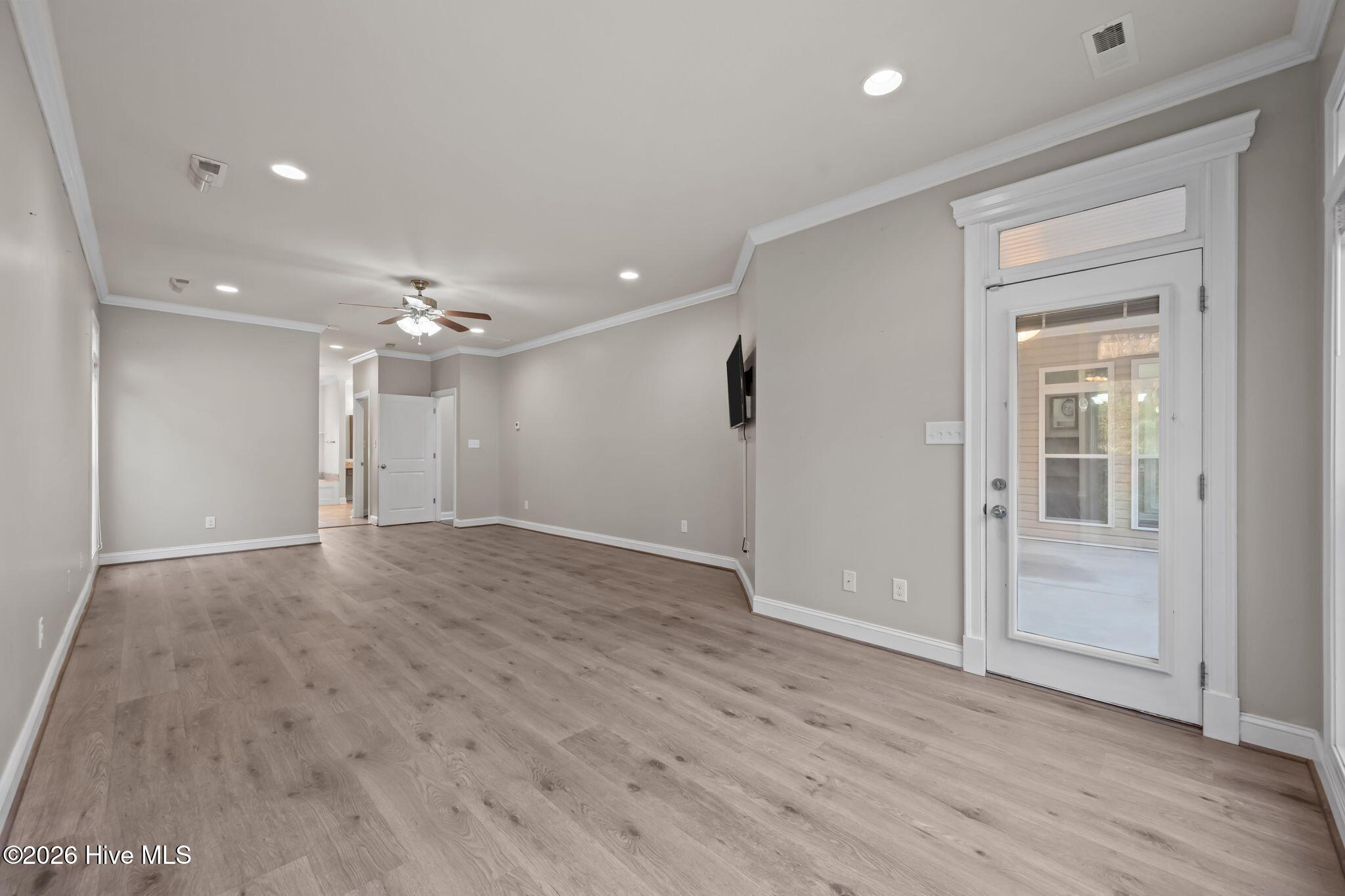 100562533 | Photo 38