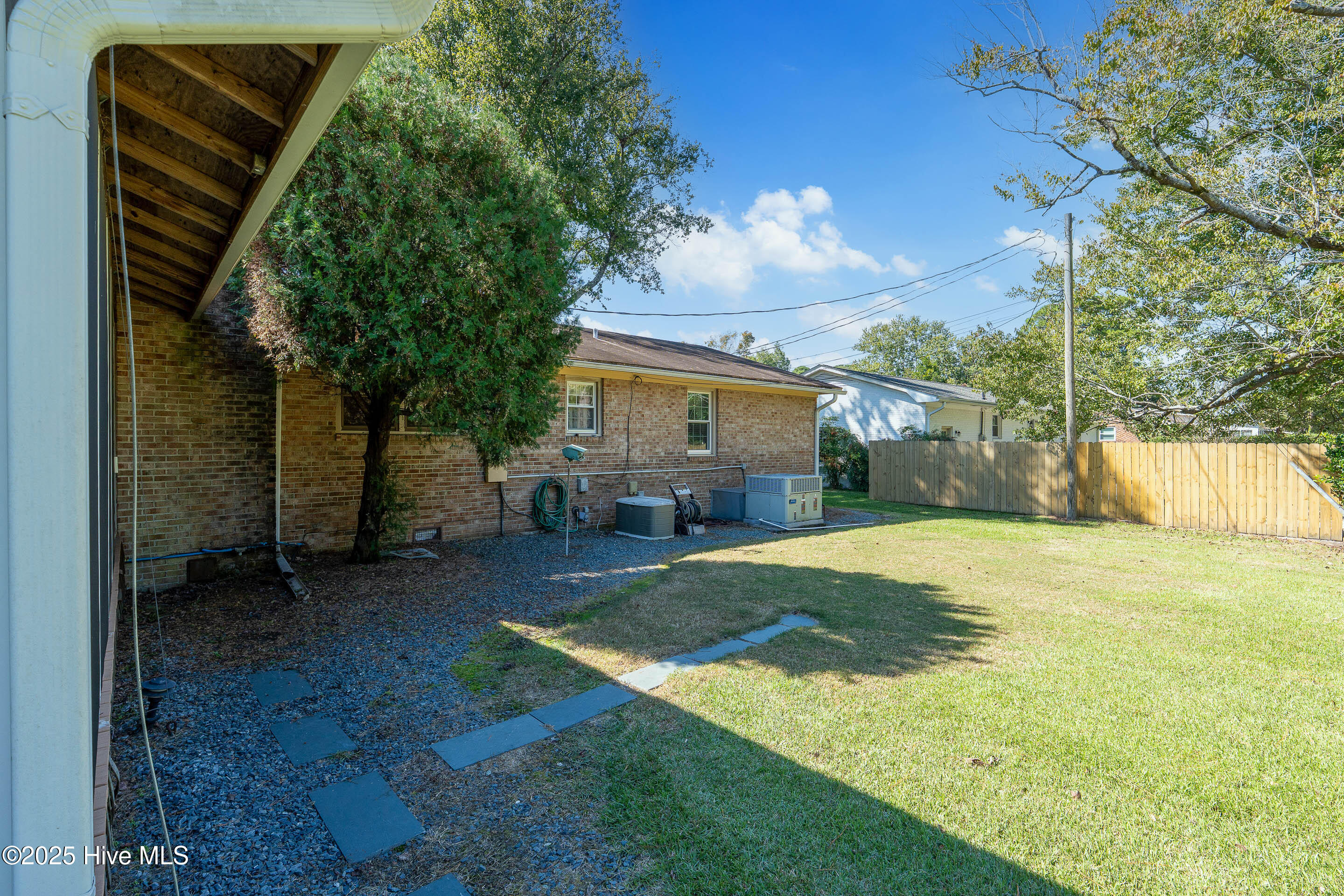 100536869 | Photo 51