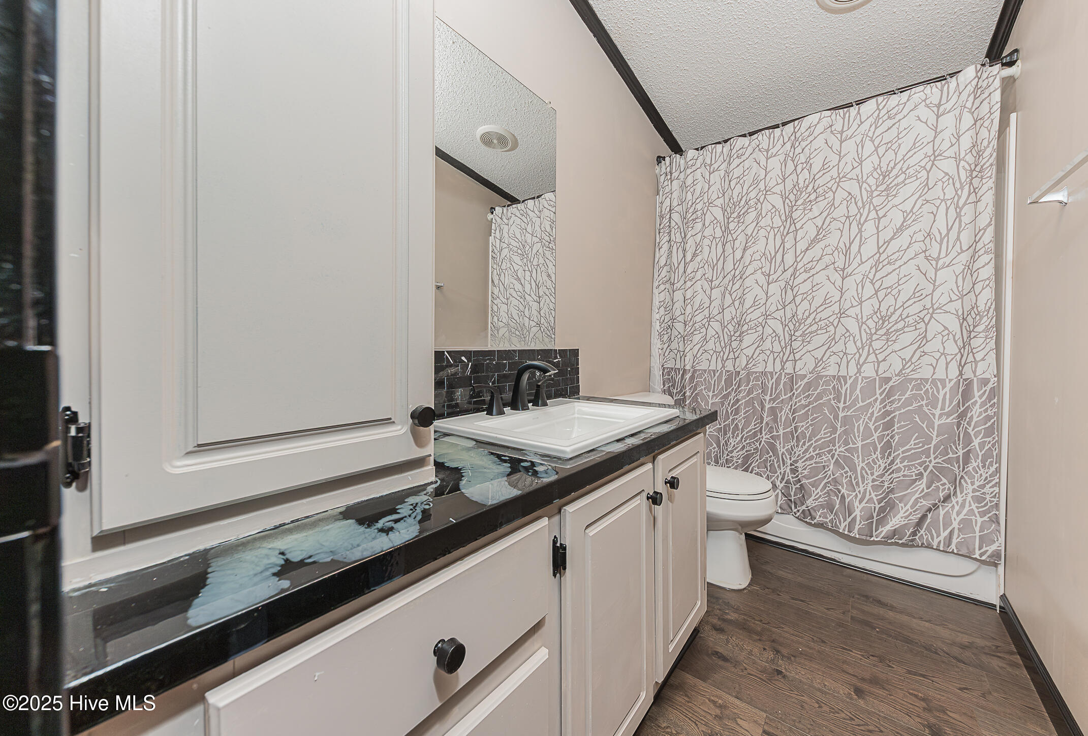 100546784 | Photo 42