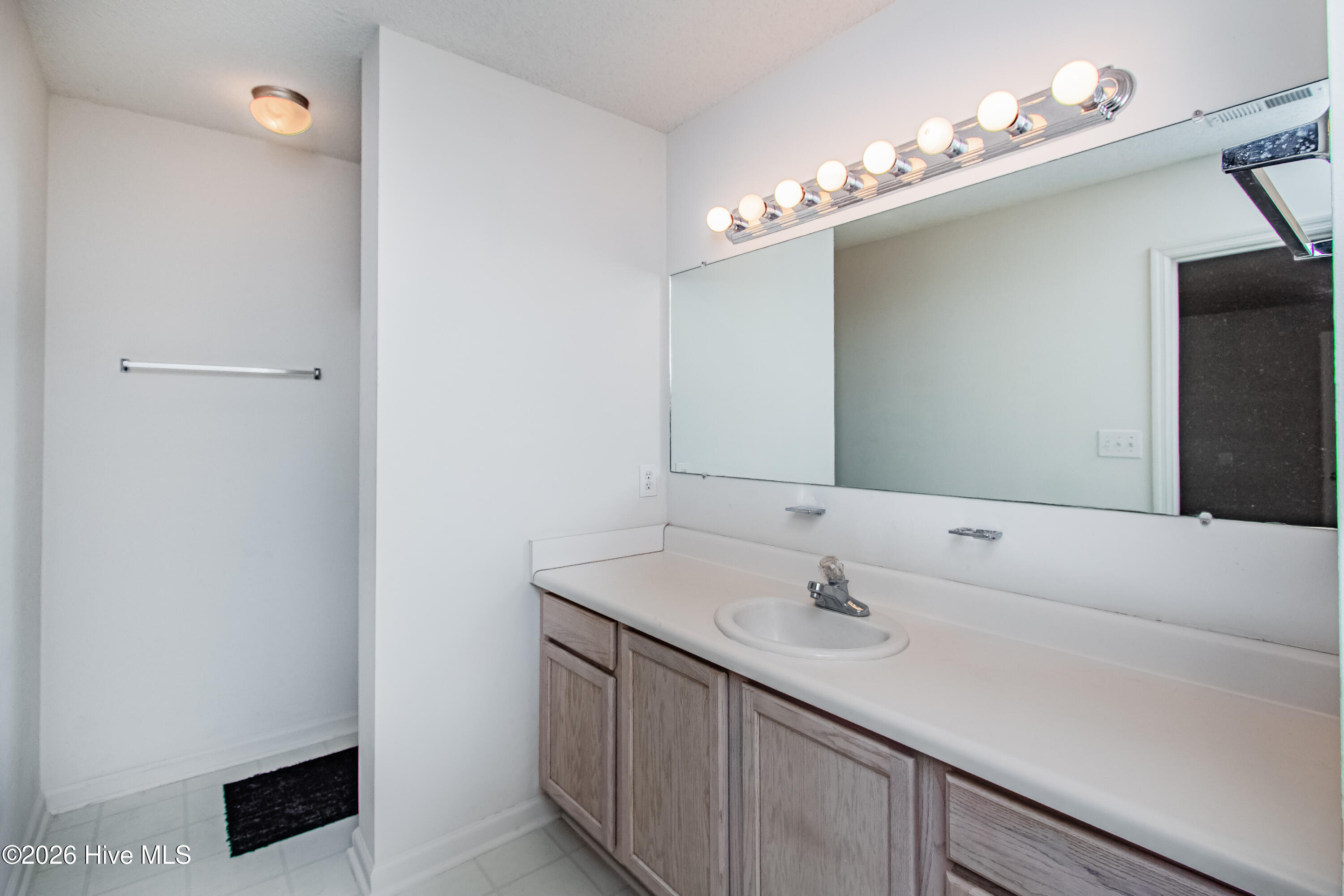 100547548 | Photo 17