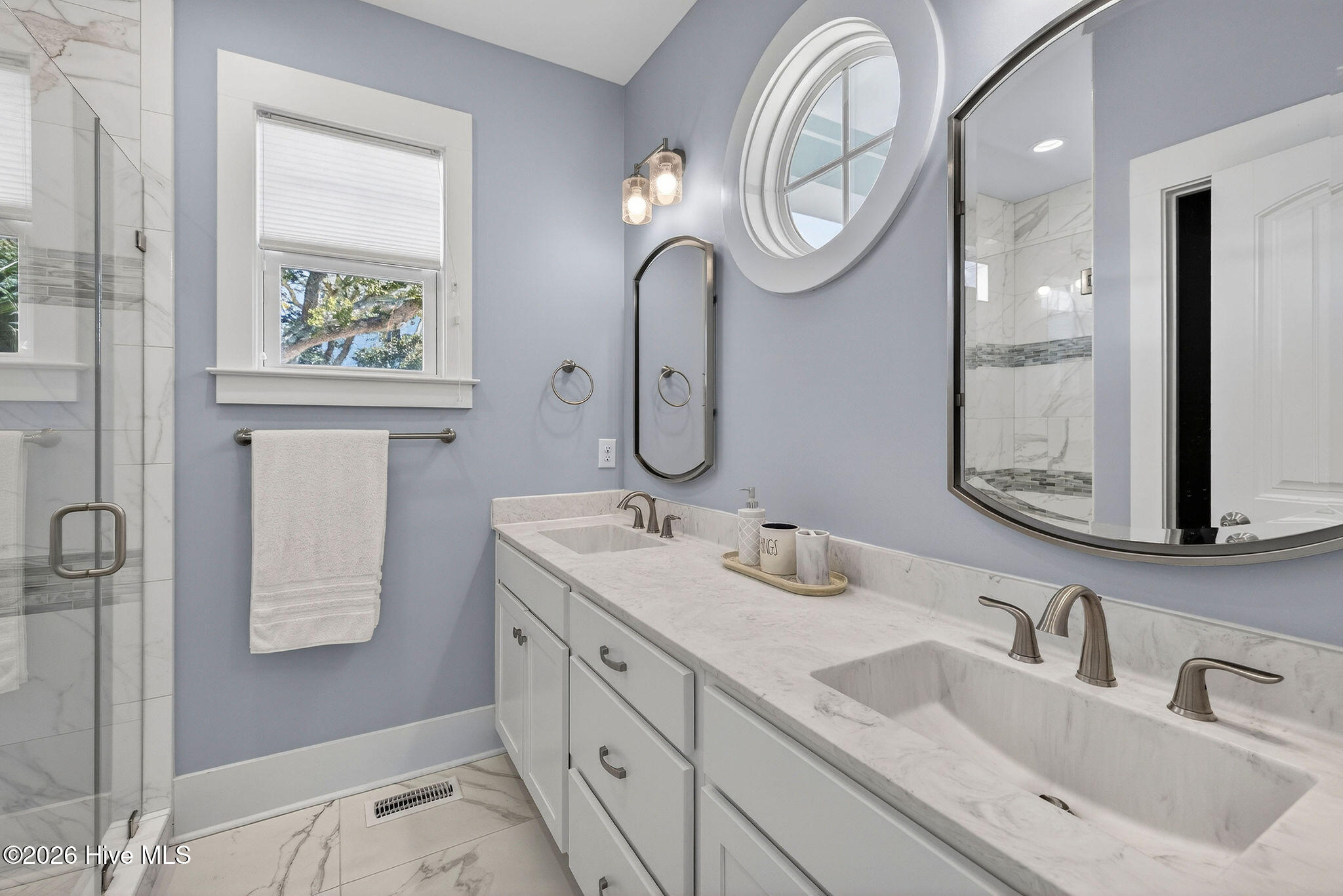 100555163 | Photo 33