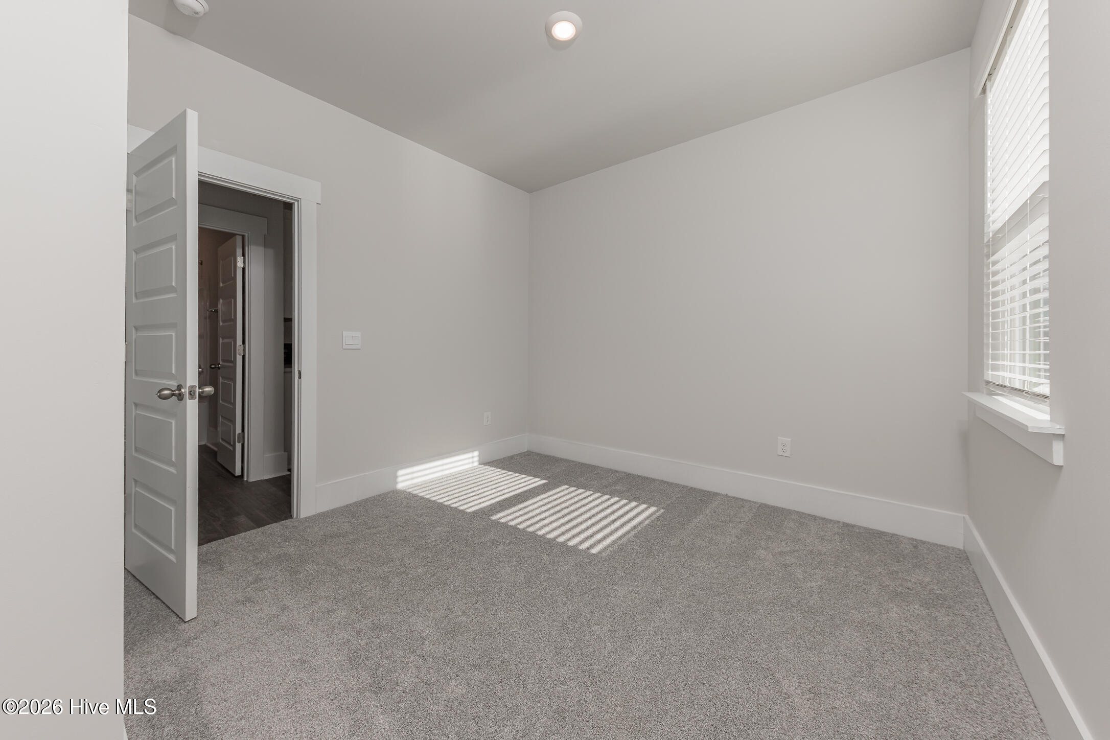 100547064 | Photo 22