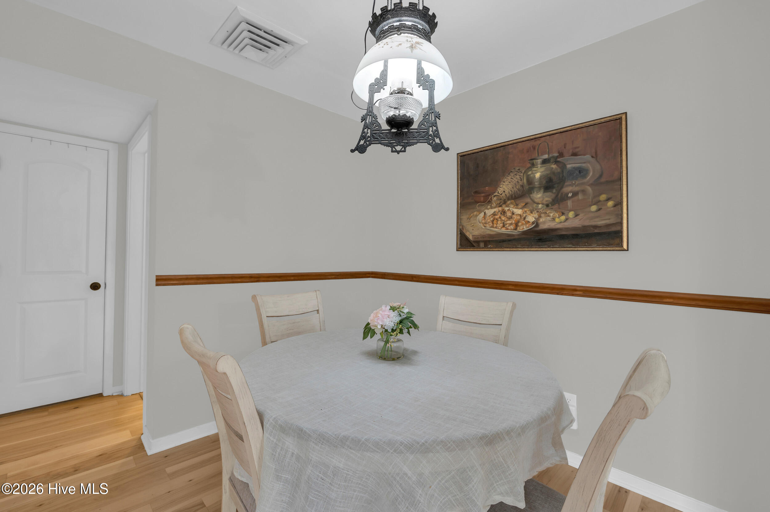 100549409 | Photo 16