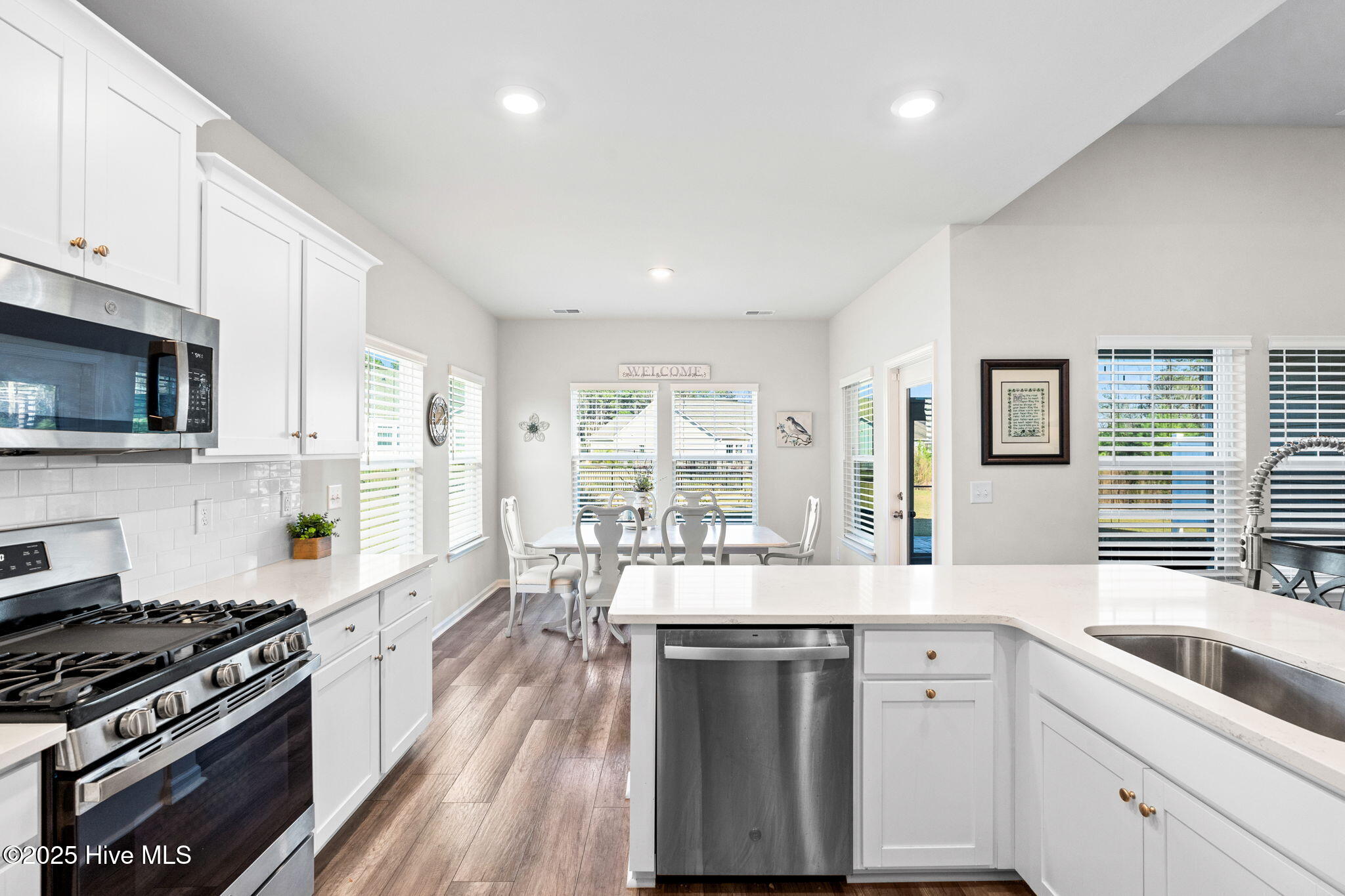 100495537 | Photo 12