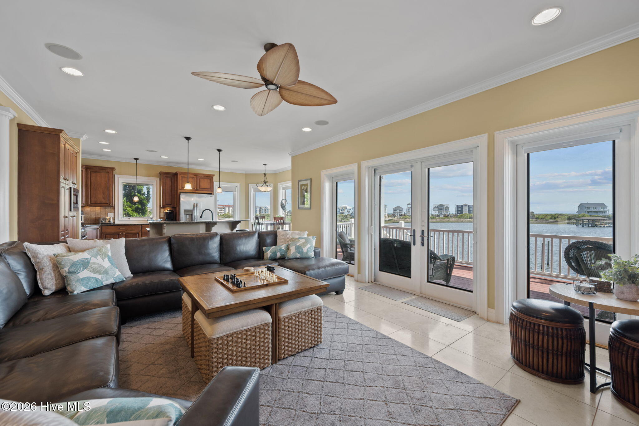 100568549 | Photo 16