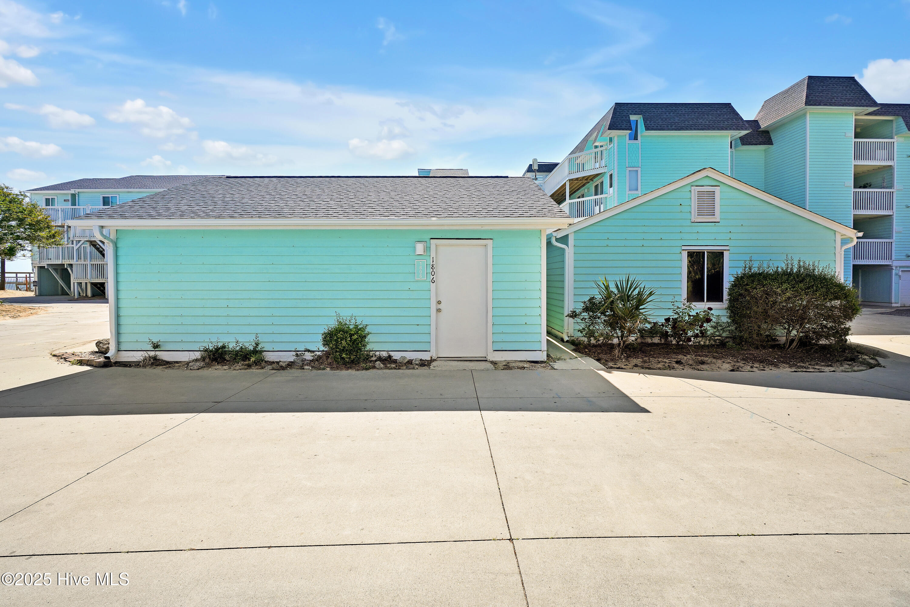 100570549 | Photo 44