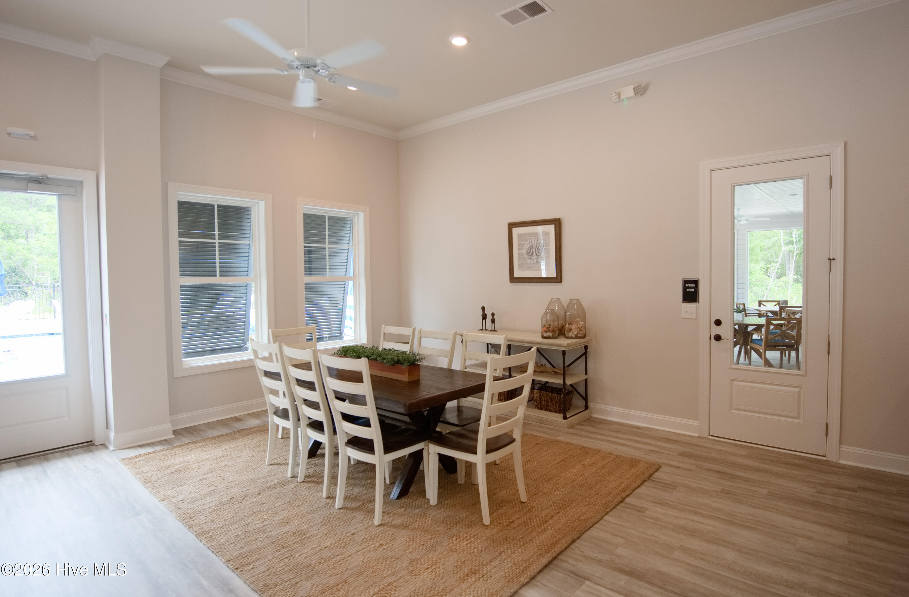 100559386 | Photo 65