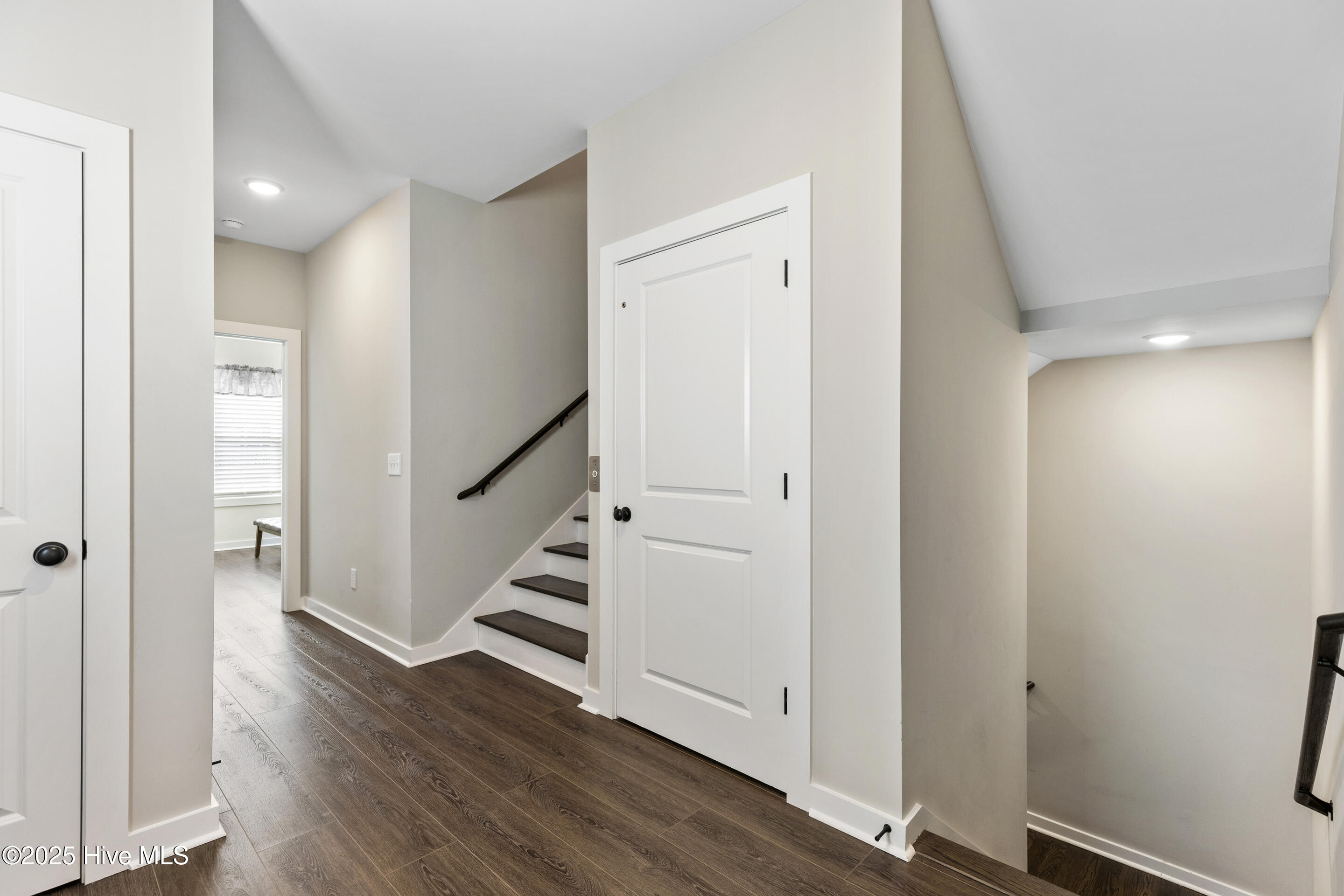 100559926 | Photo 36