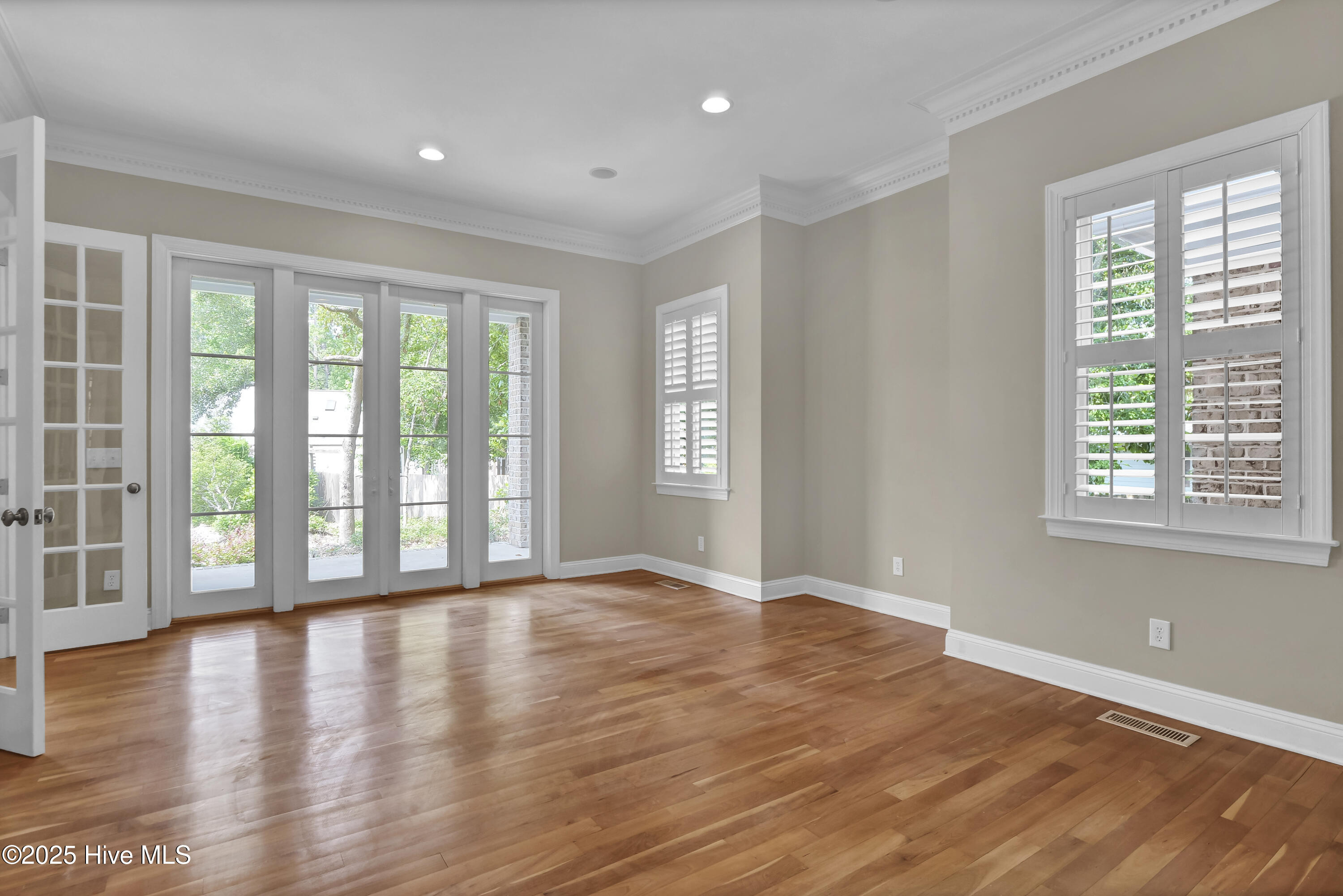 100552605 | Photo 18