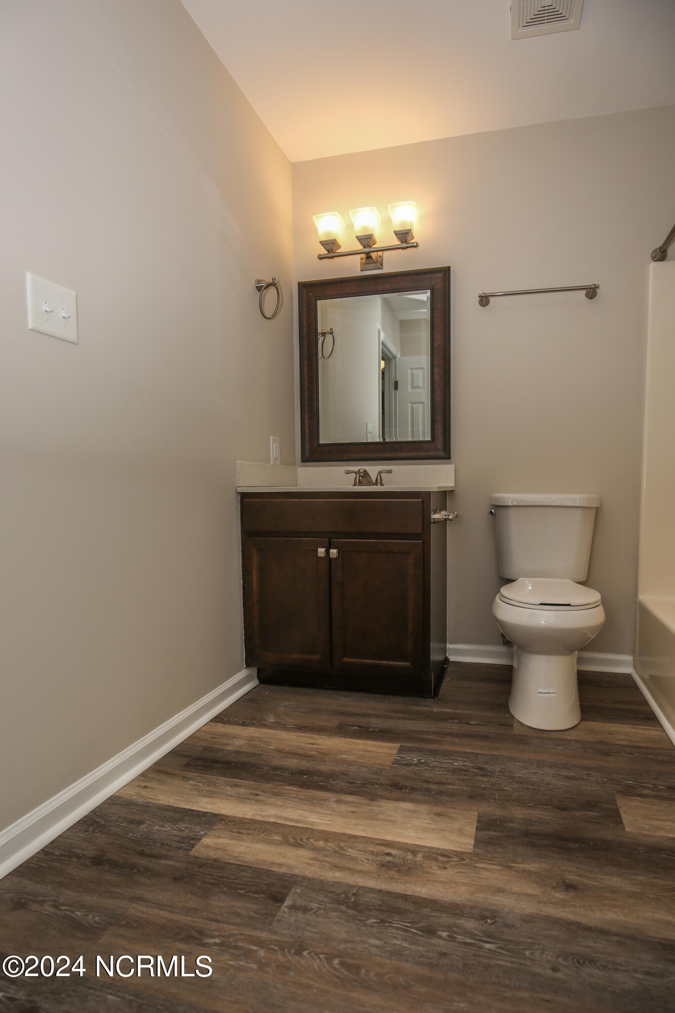 100557159 | Photo 27