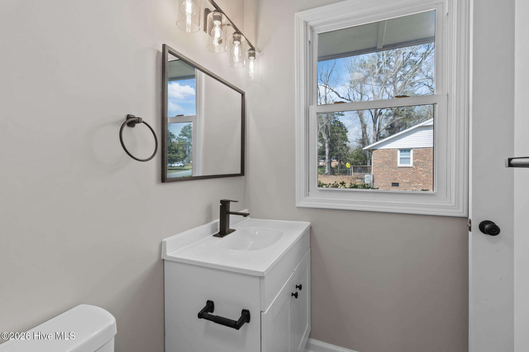 100557666 | Photo 31