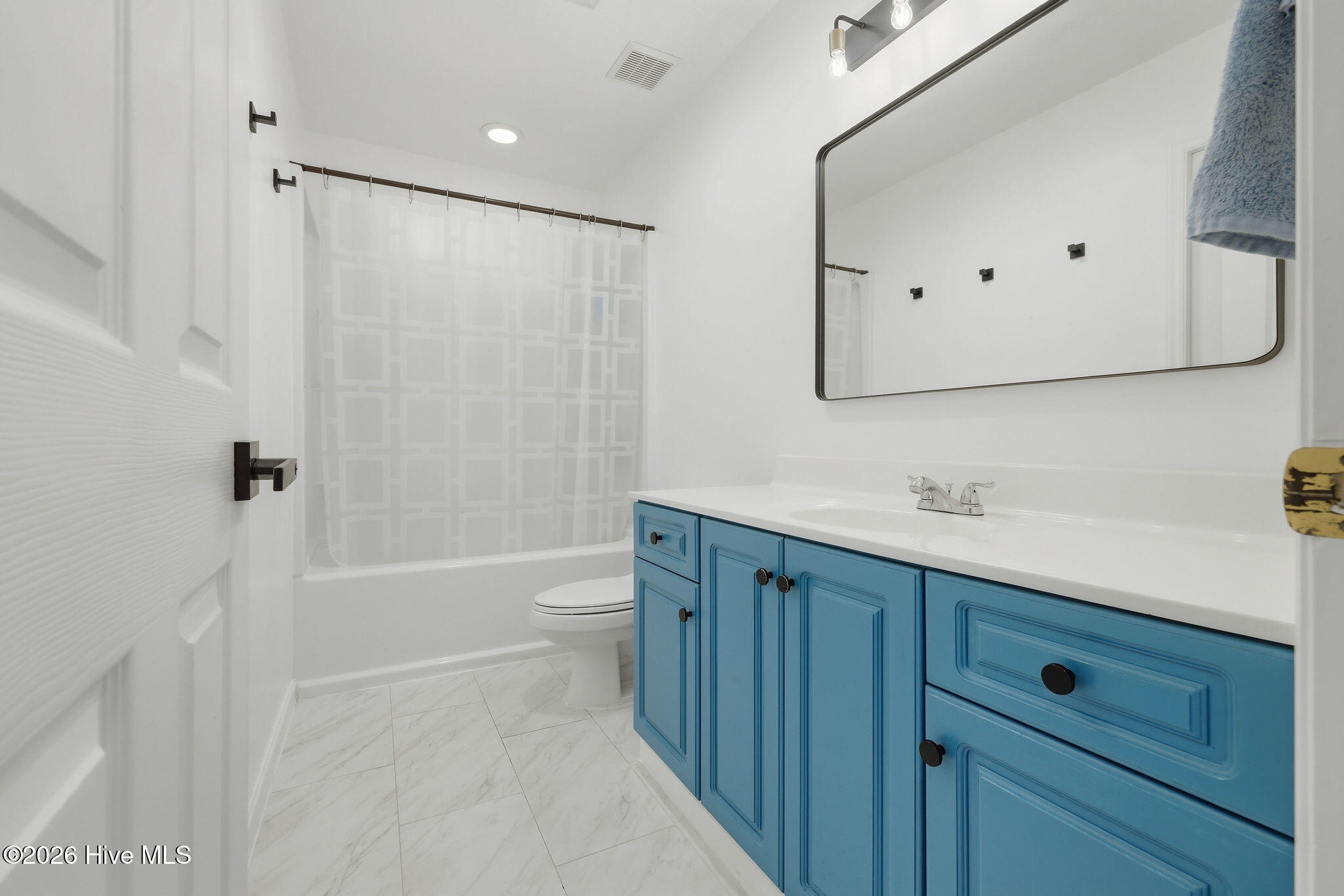 100568972 | Photo 33