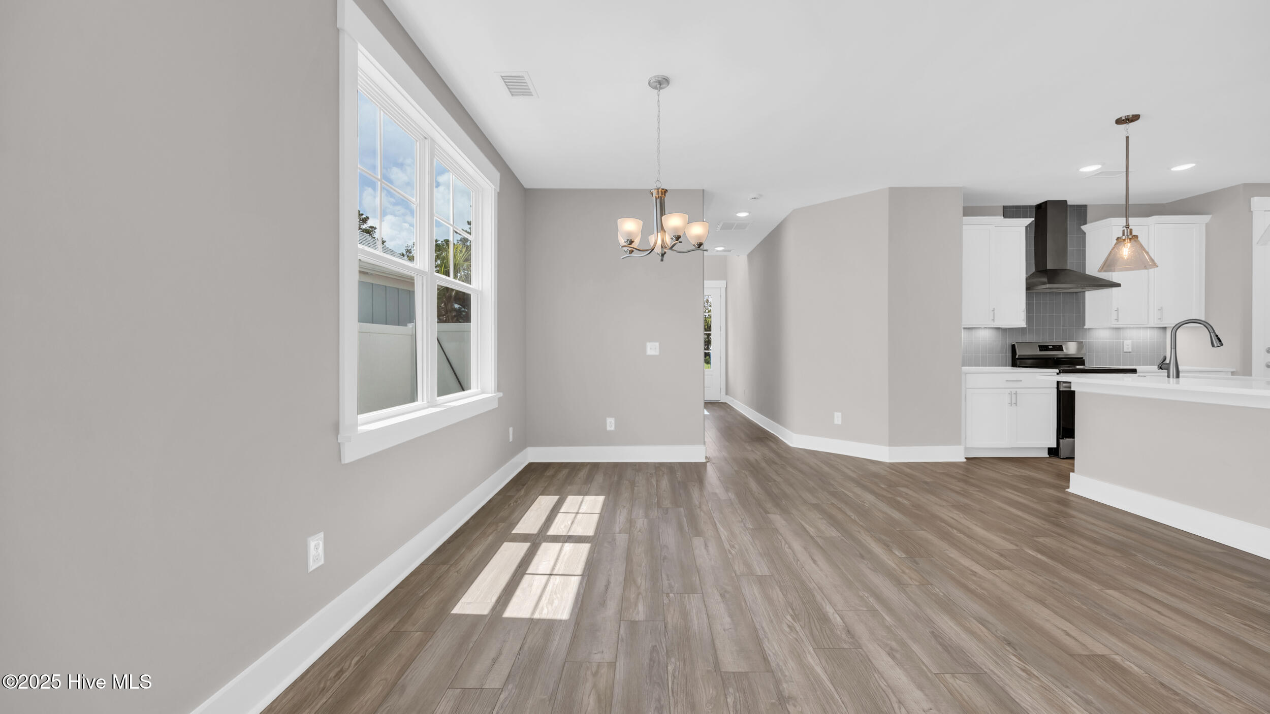 100525614 | Photo 17