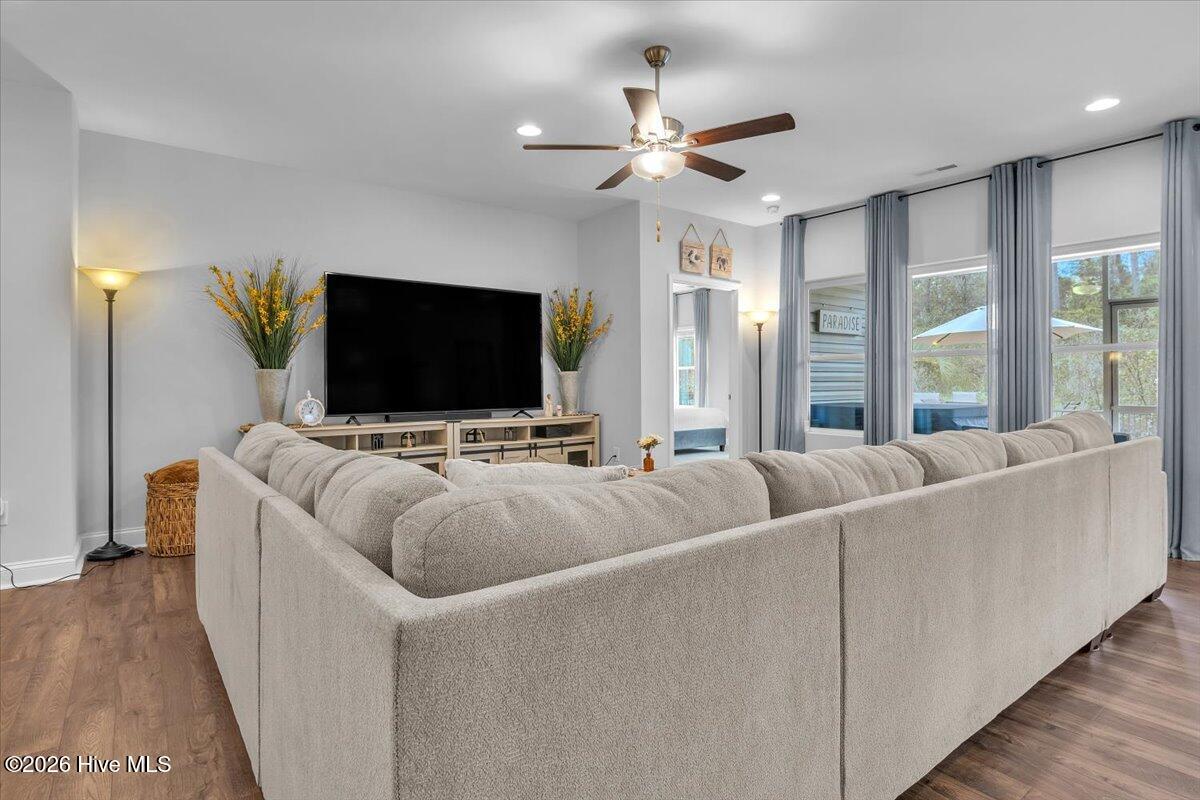 100560173 | Photo 16