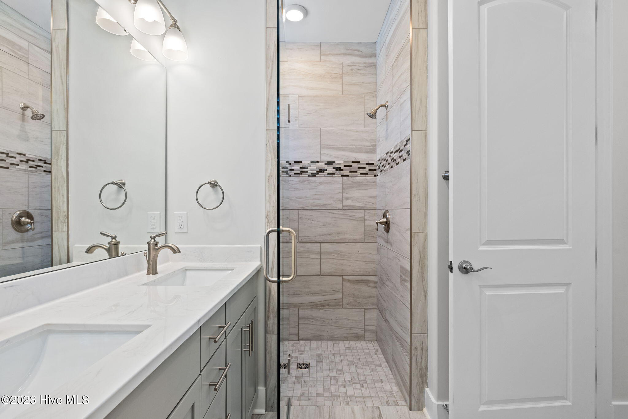 100564957 | Photo 22