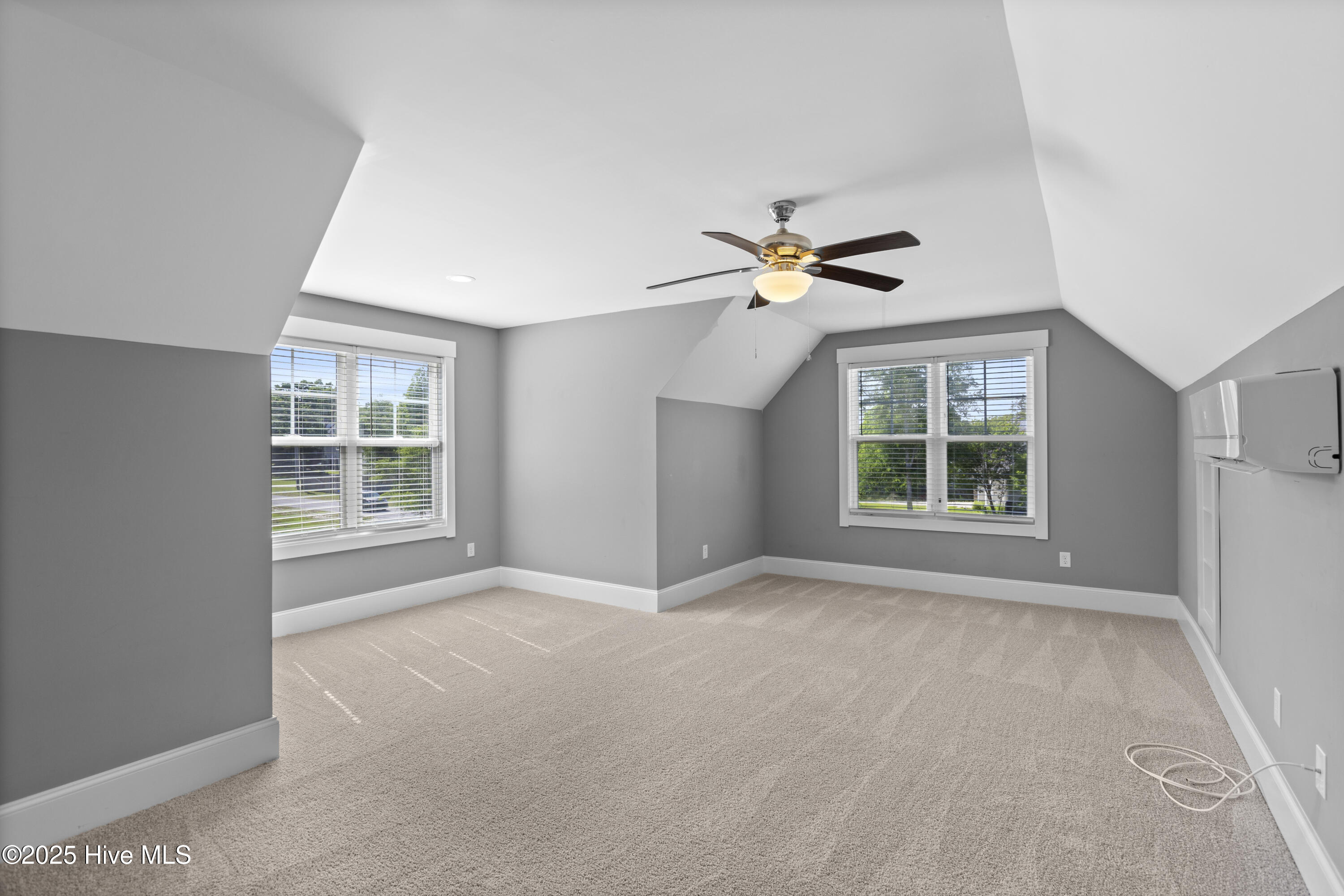 100569524 | Photo 25