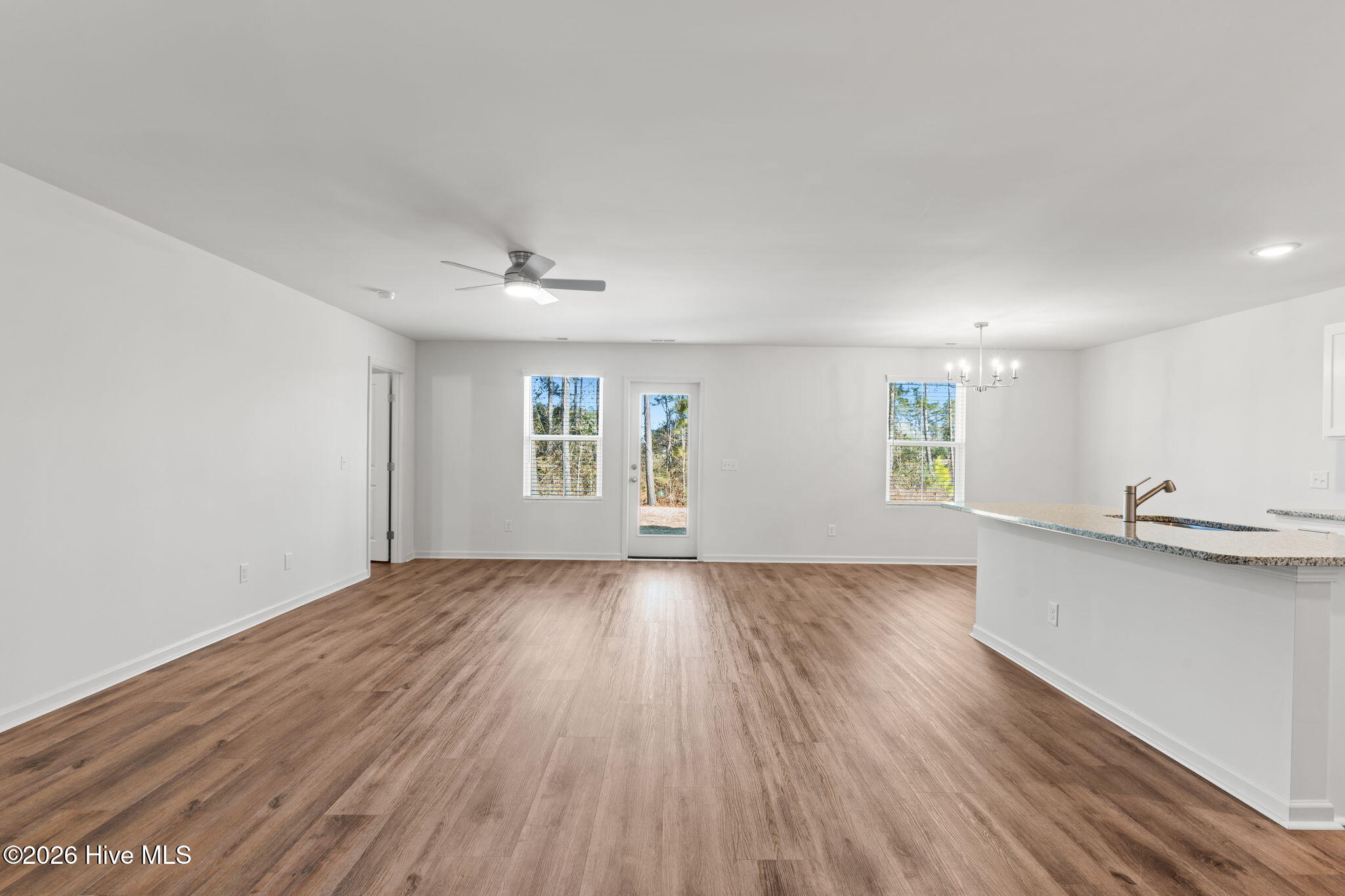 100549751 | Photo 21