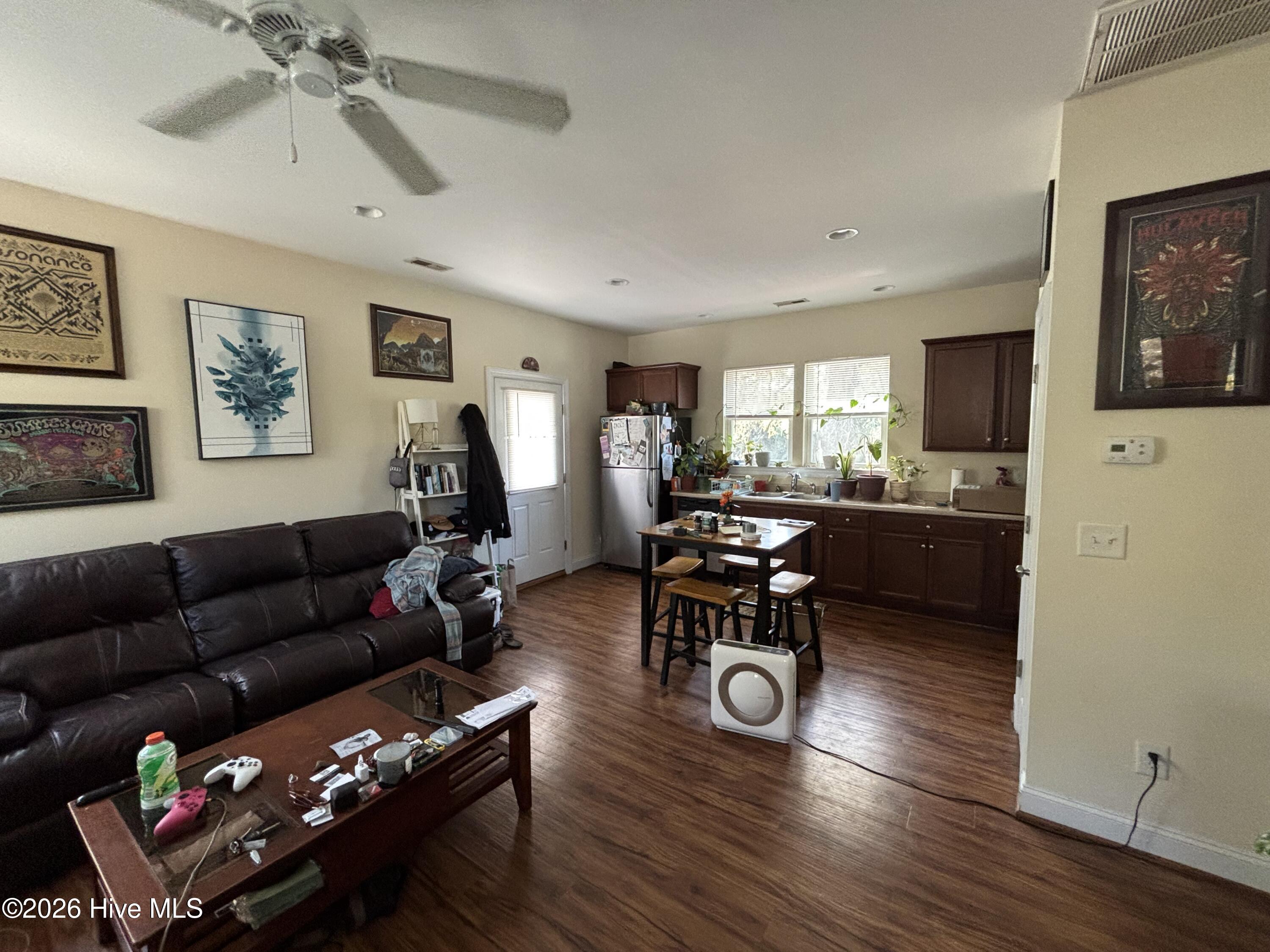 100561004 | Photo 33