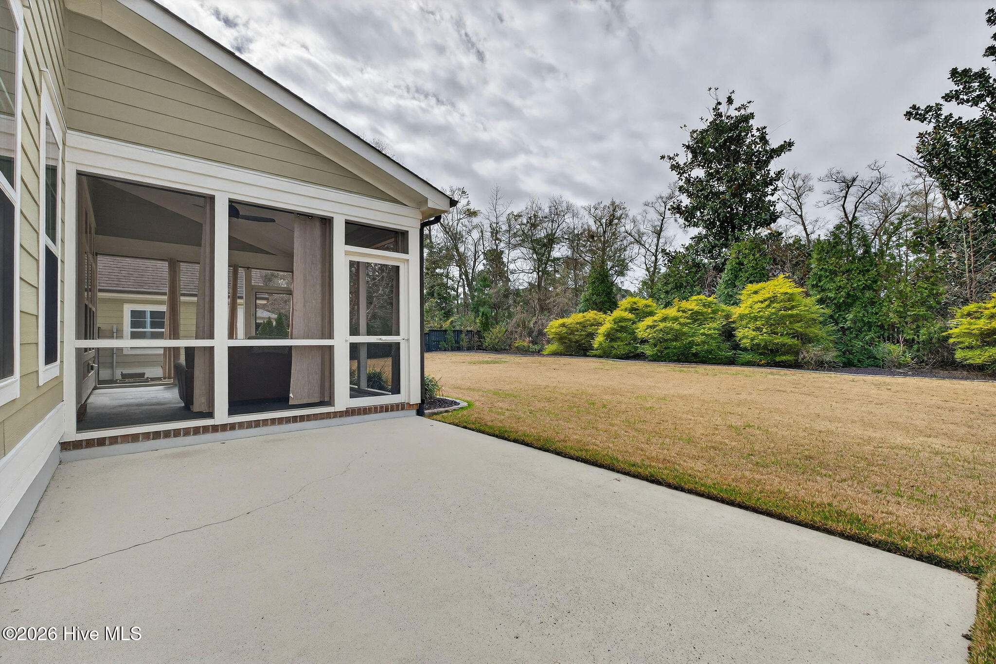 100561102 | Photo 55