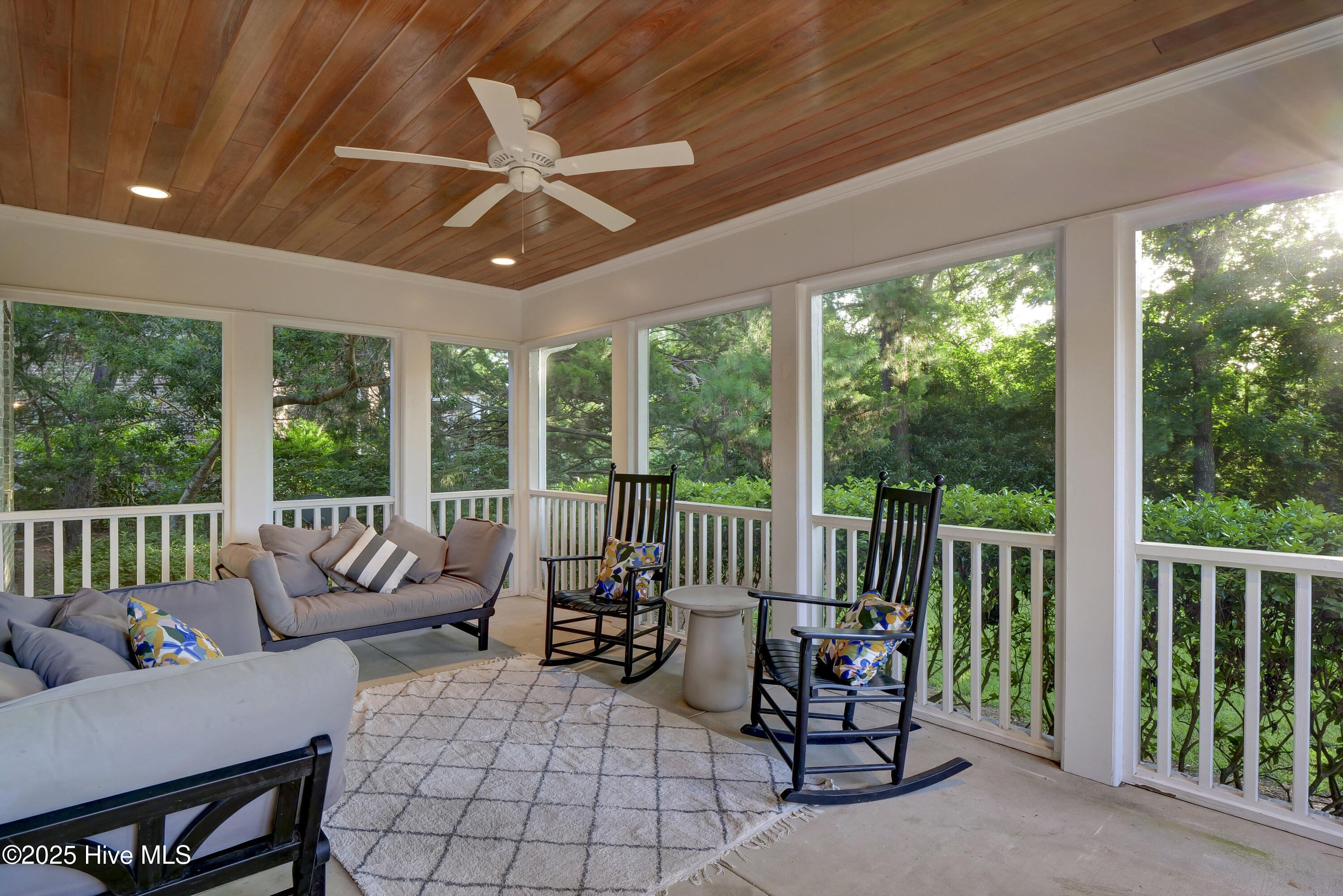 100518600 | Photo 47