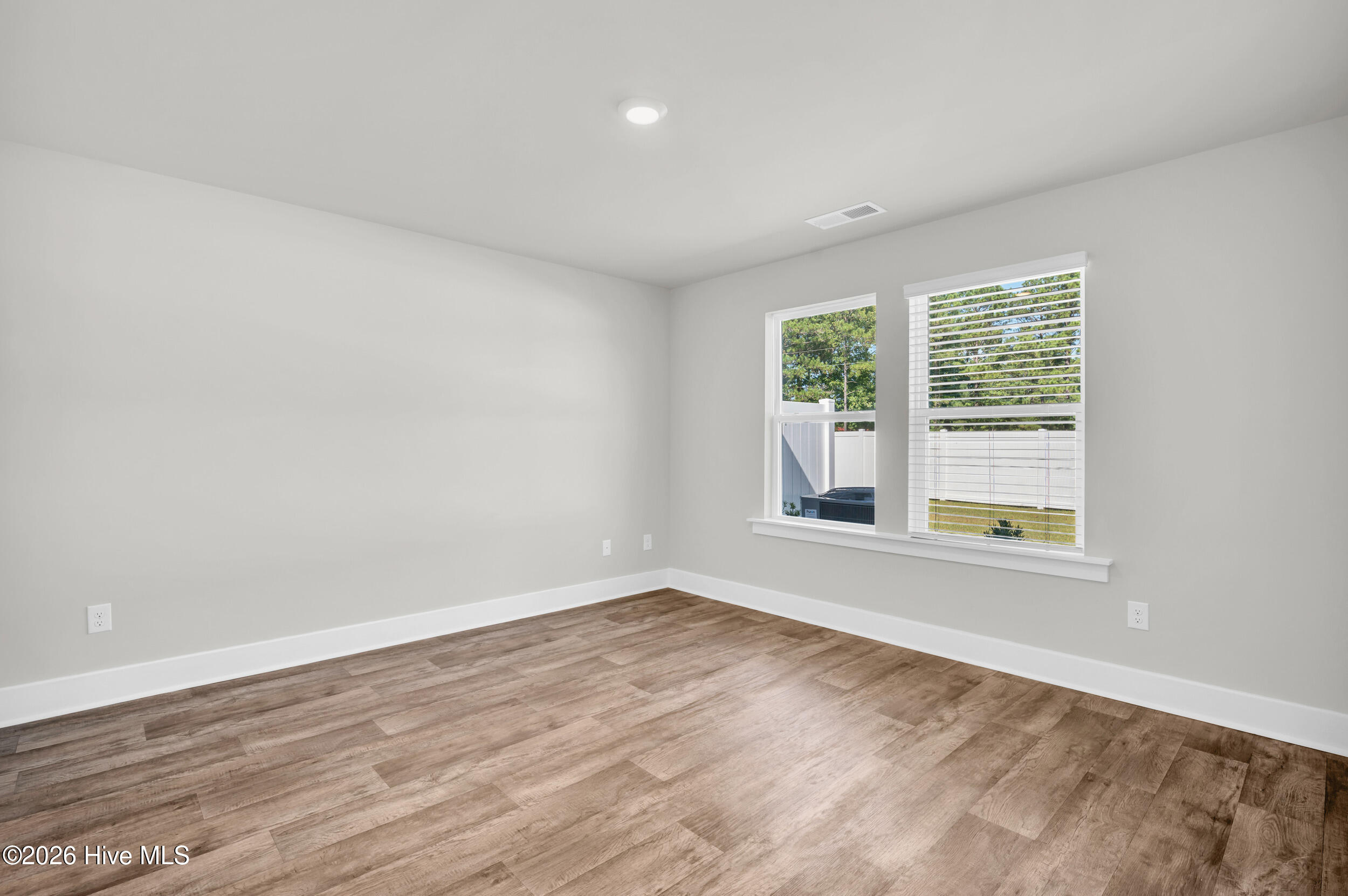 100539457 | Photo 11