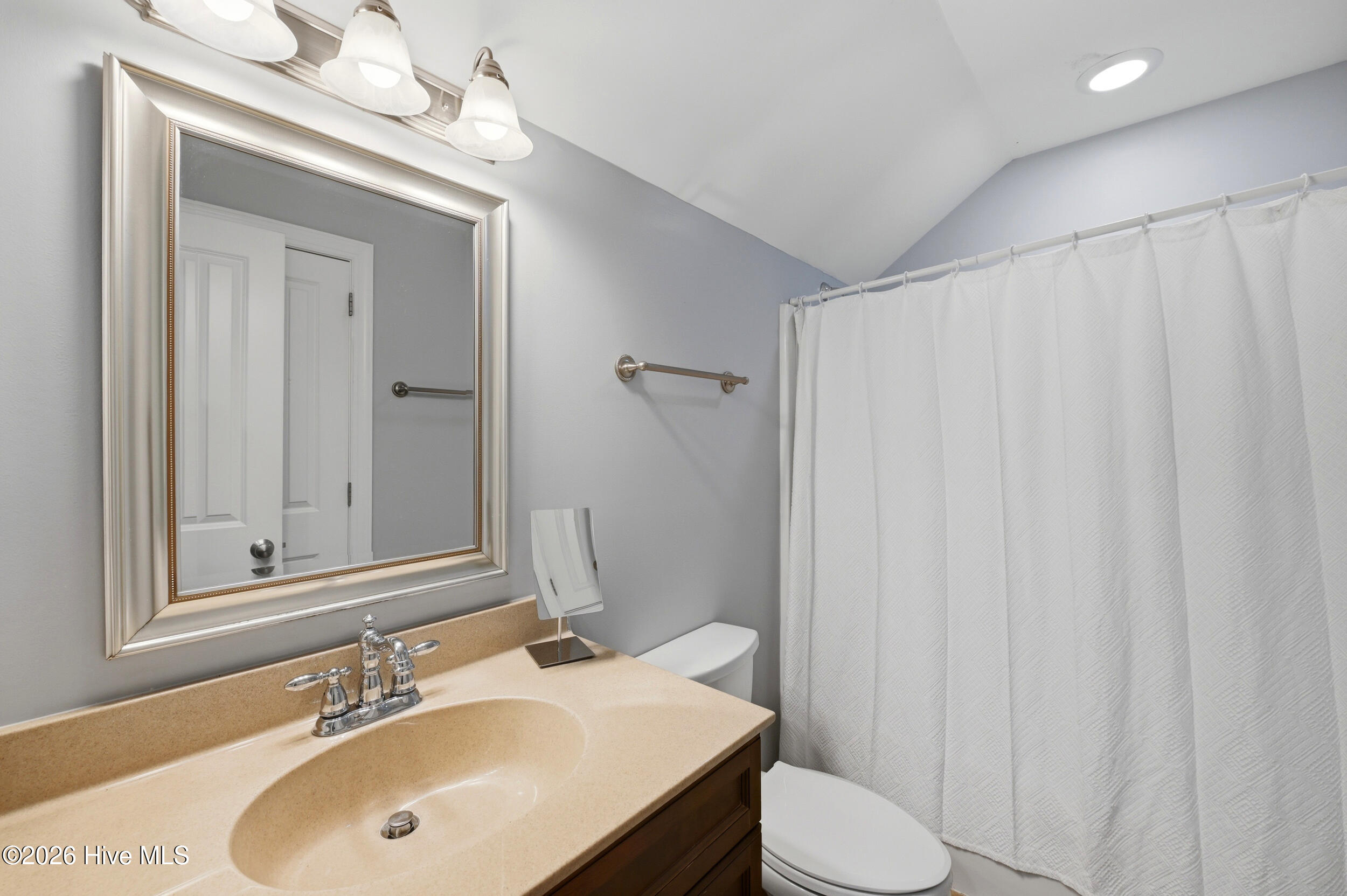 100566106 | Photo 38