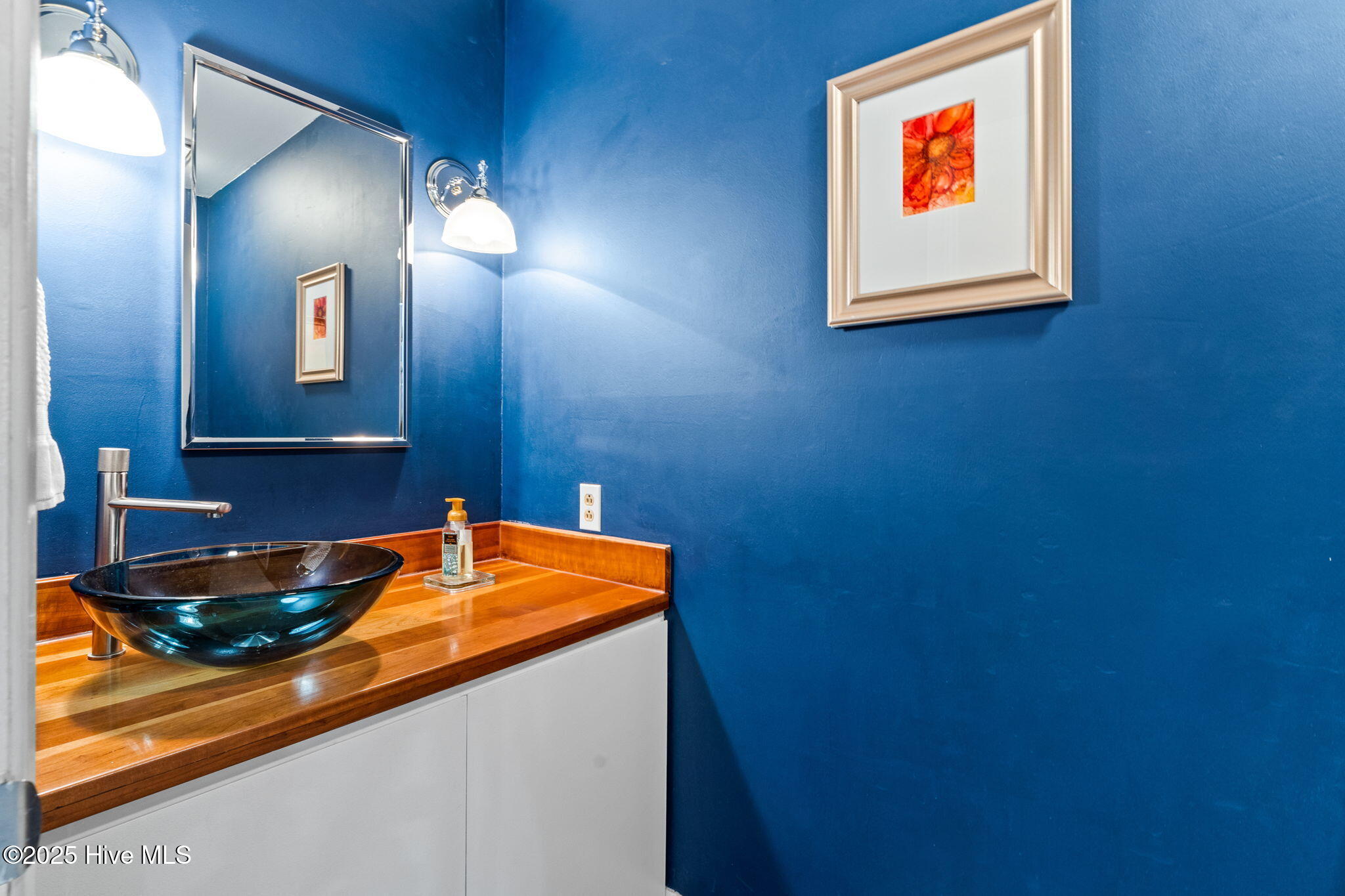 100544236 | Photo 51