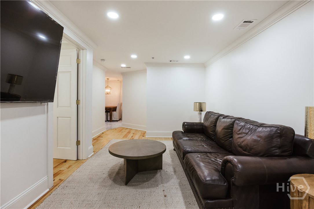 244 E Washington 150
