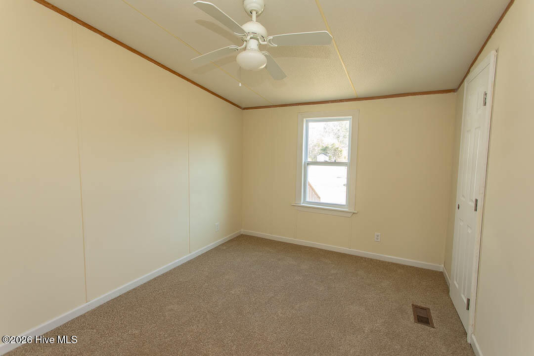 100549919 | Photo 25